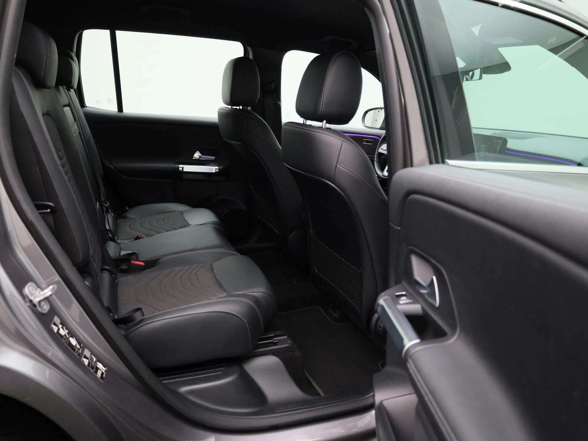 Mercedes-Benz-EQB-image-43
