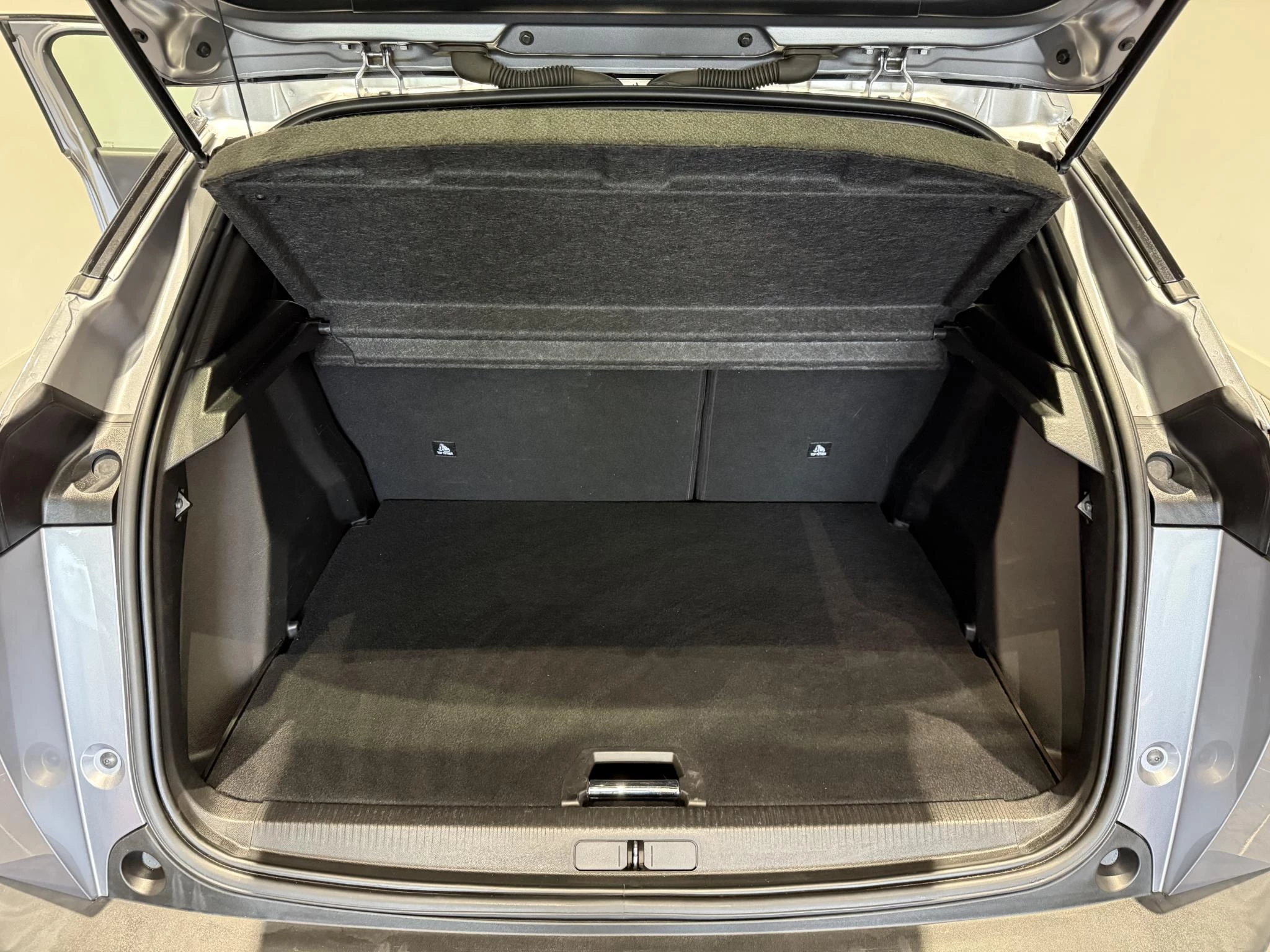 Peugeot-e-2008-image-10