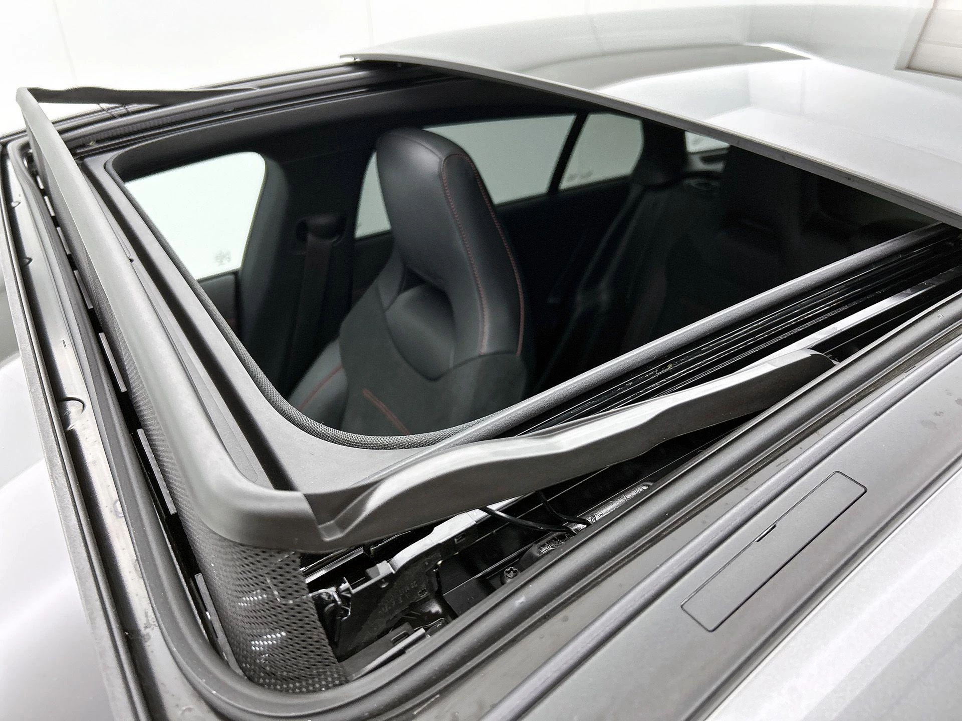 Mercedes-Benz-CLA-image-44