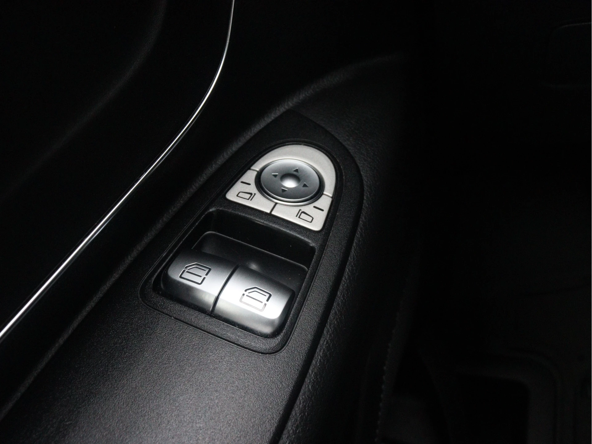 Mercedes-Benz-Vito-image-4