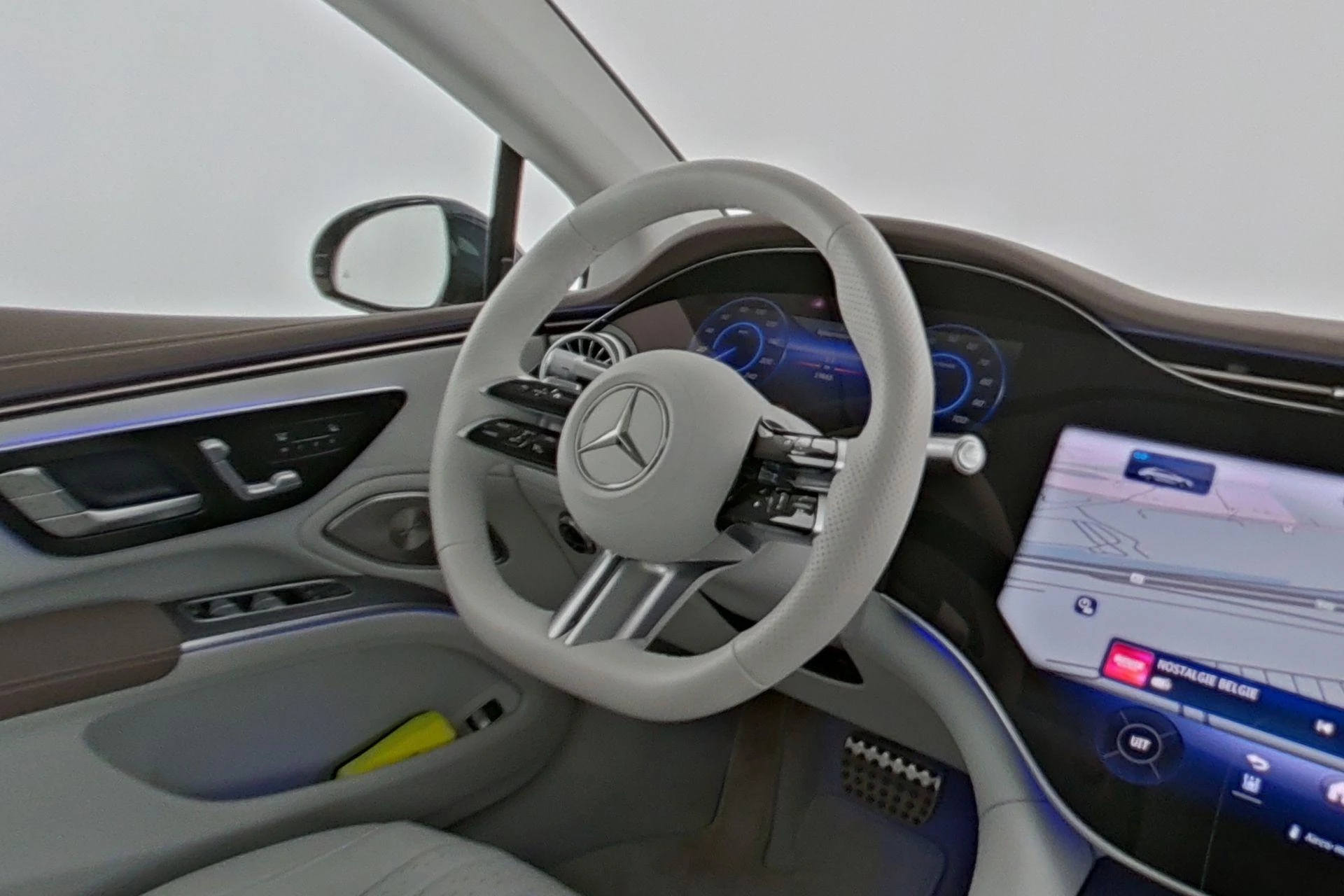 Mercedes-Benz-EQS-image-11