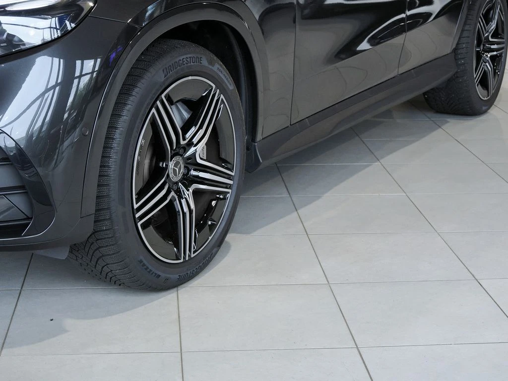 Mercedes-Benz-GLC 220 d-image-6