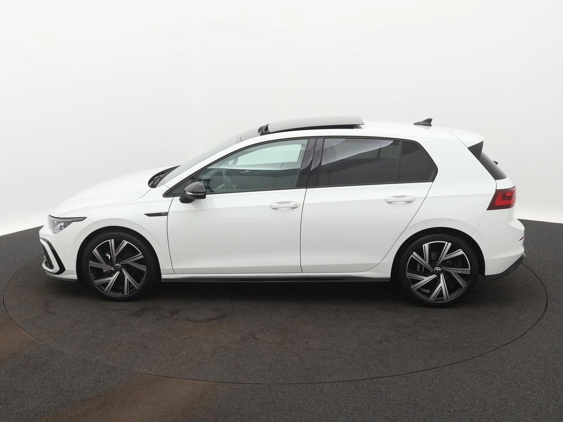 Volkswagen-Golf-image-3