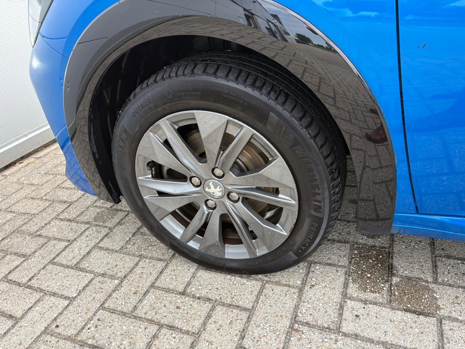 Peugeot-e-208-image-8