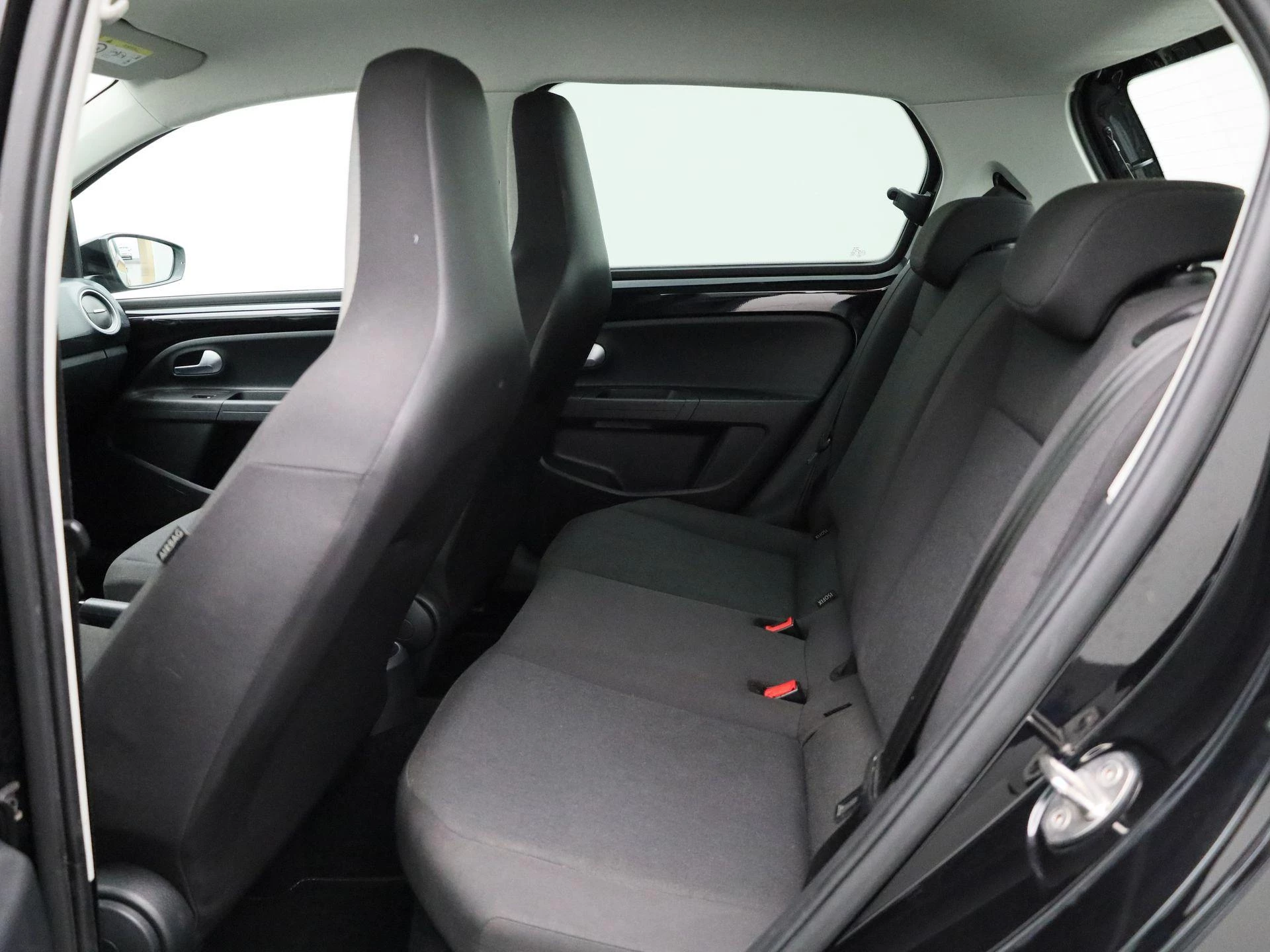Volkswagen-up!-image-9