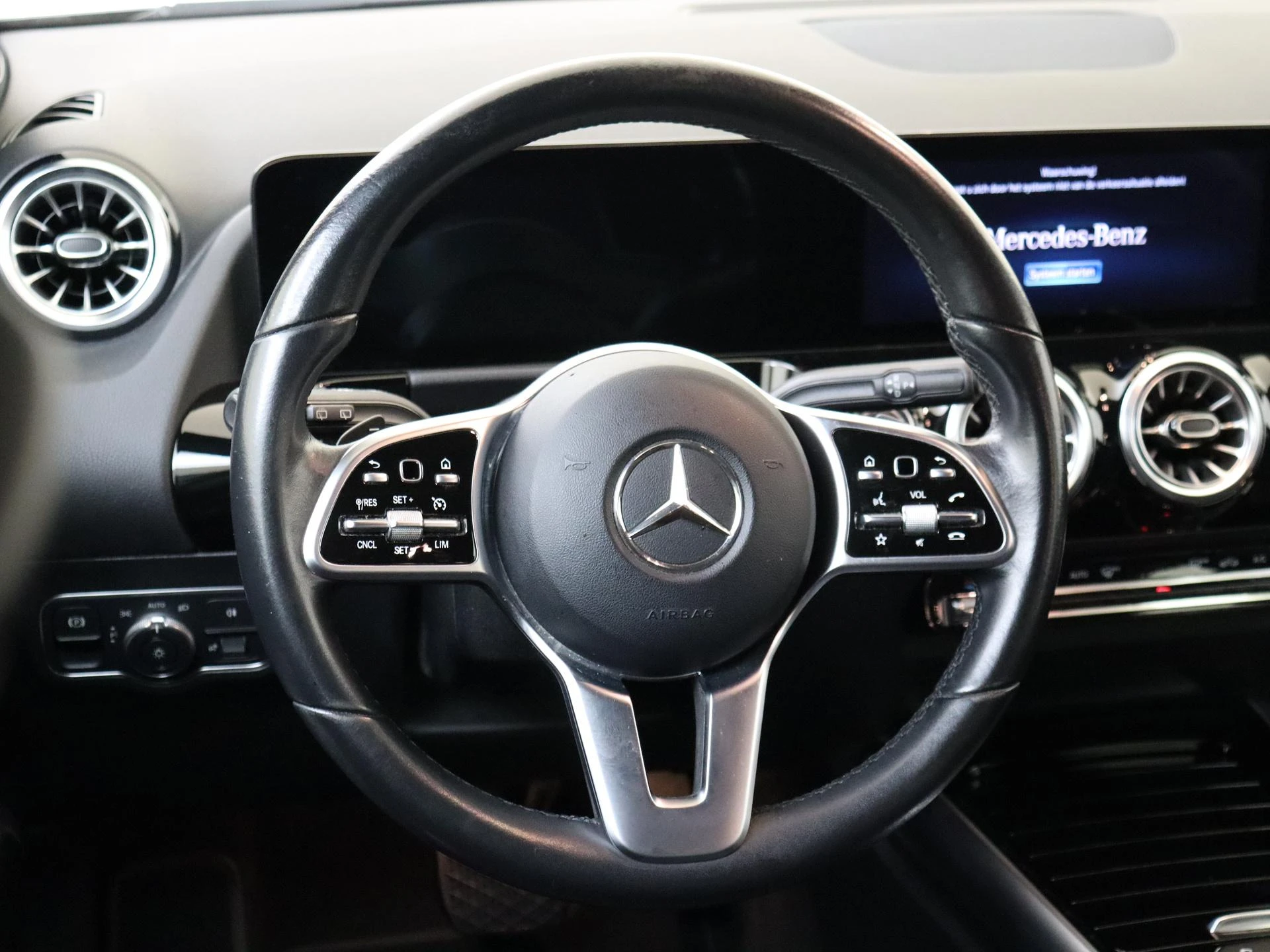Mercedes-Benz-EQA-image-9