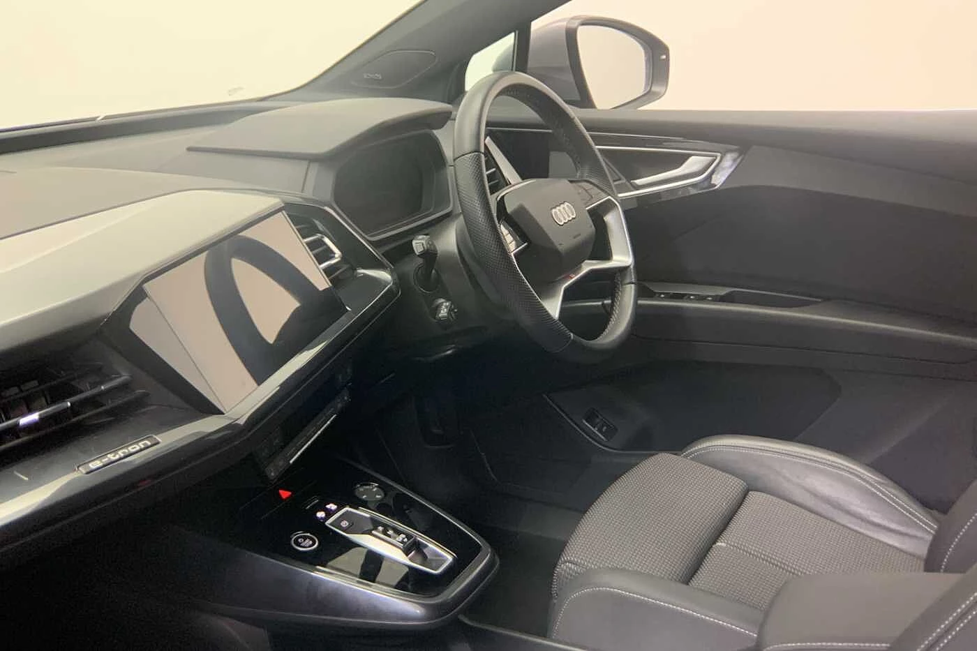 Audi-Q4 e-tron-image-1