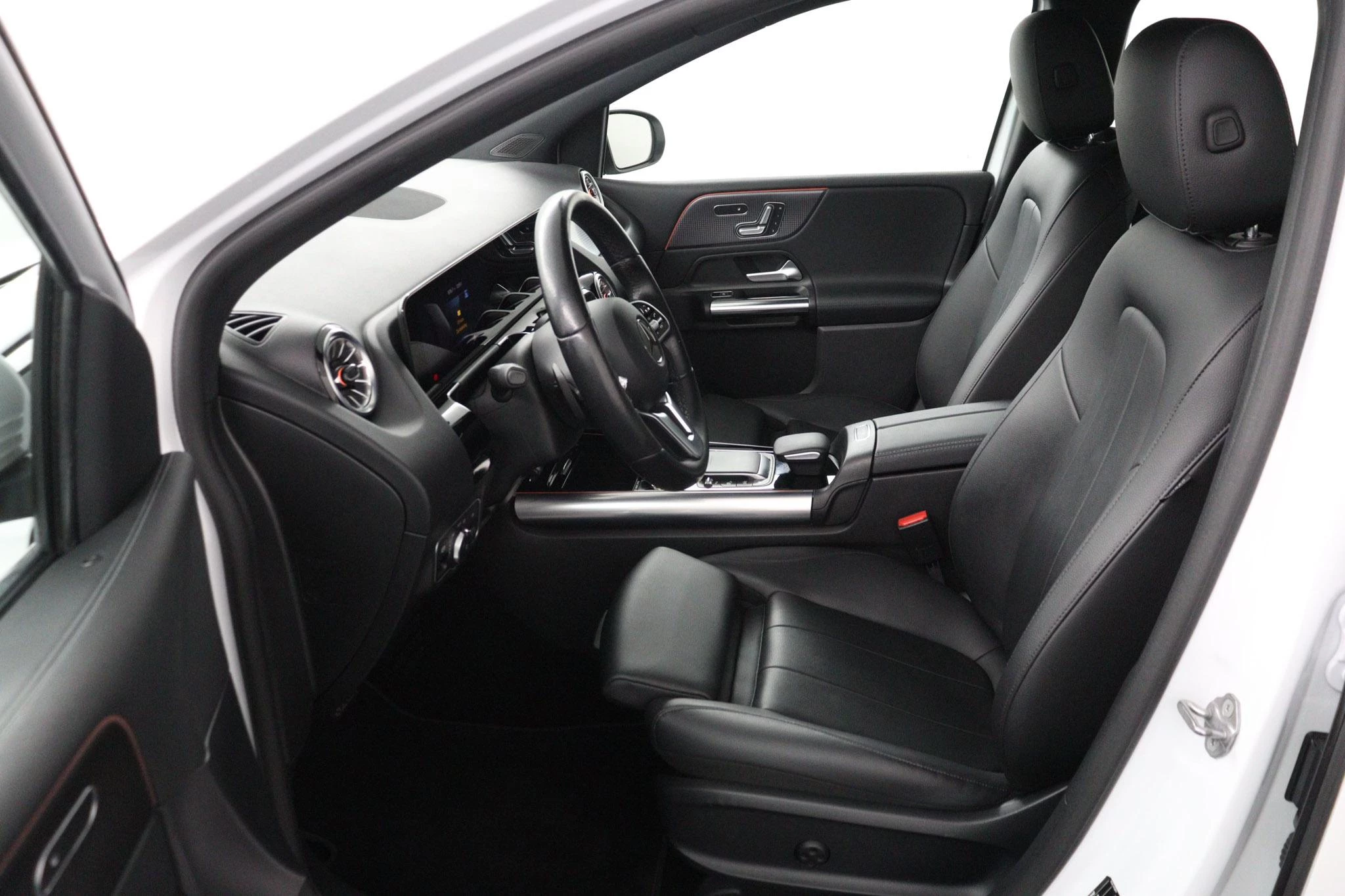 Mercedes-Benz-B-Klasse-image-28