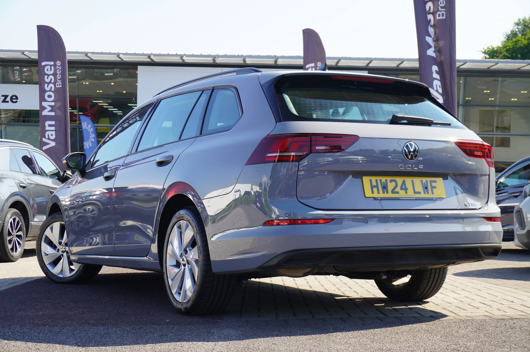 Volkswagen-Golf-image-2