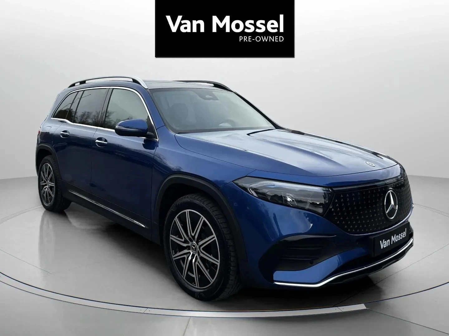 Mercedes-Benz-EQB-image-2