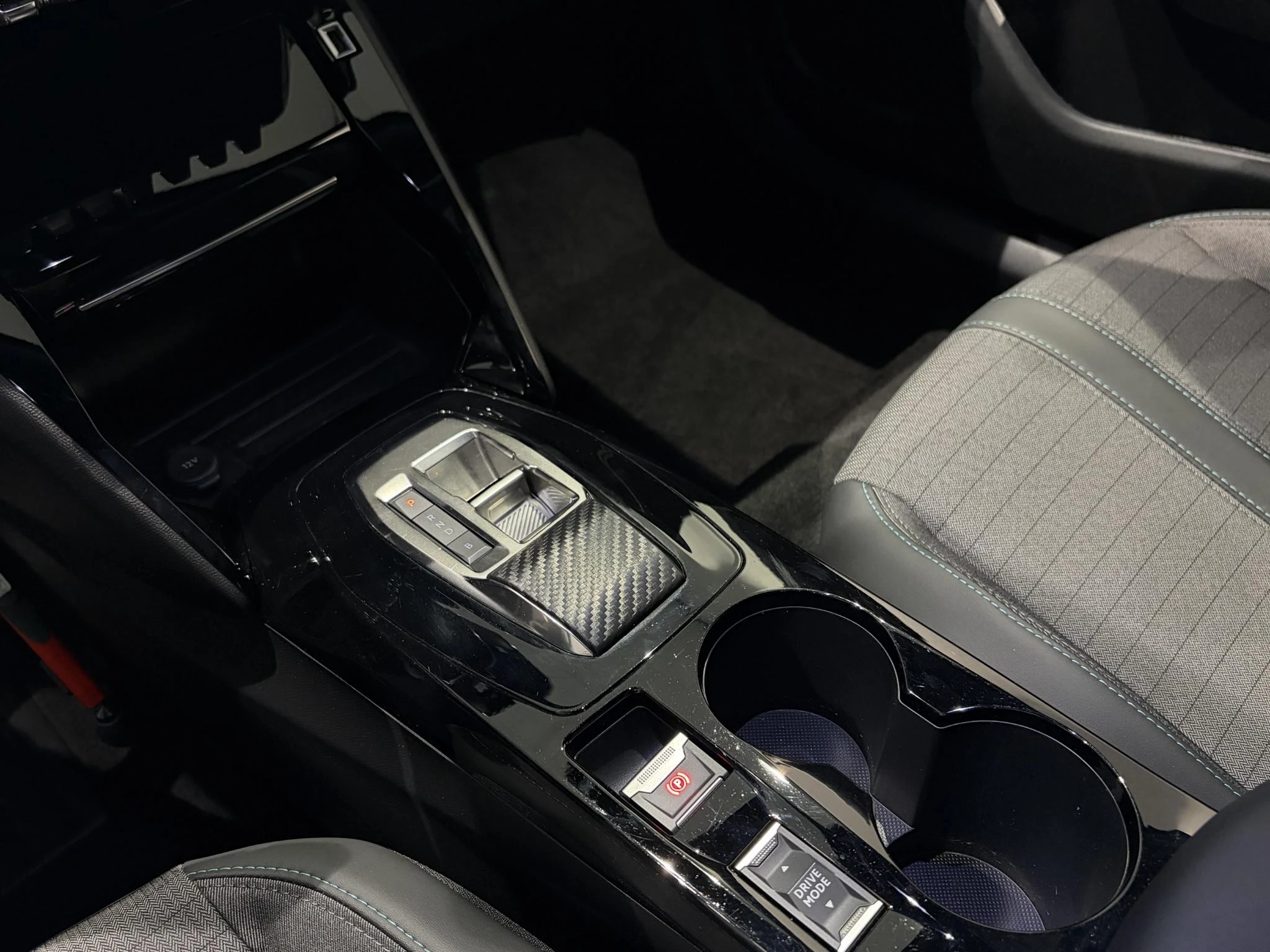 Peugeot-e-2008-image-13
