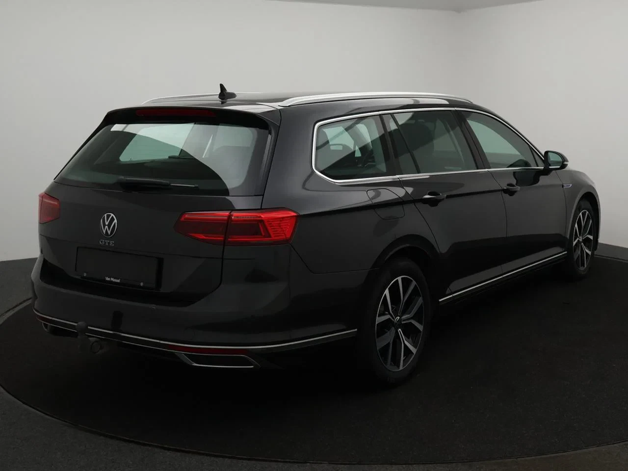 Volkswagen-Passat-image-4