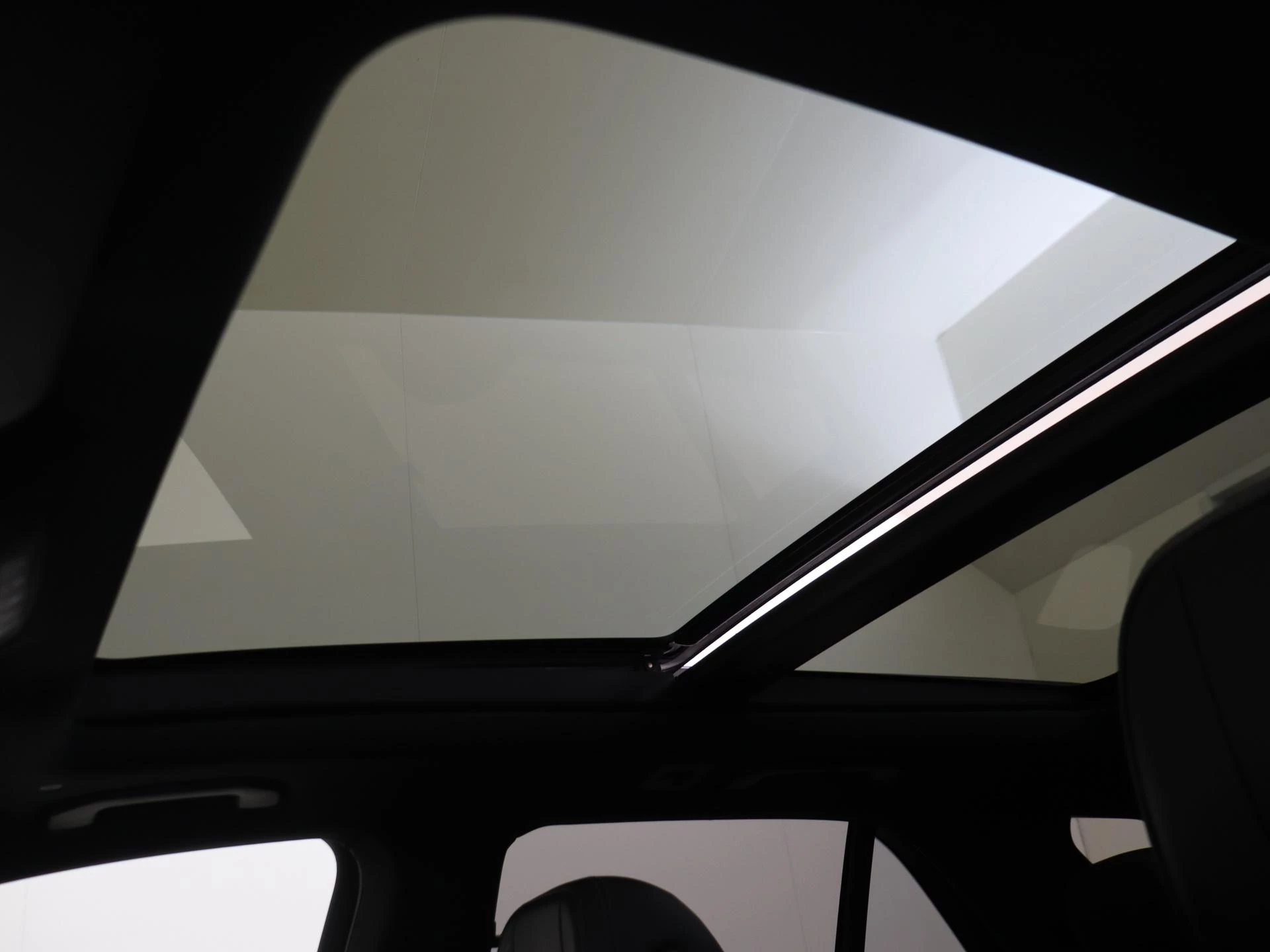 Mercedes-Benz-GLE-image-36