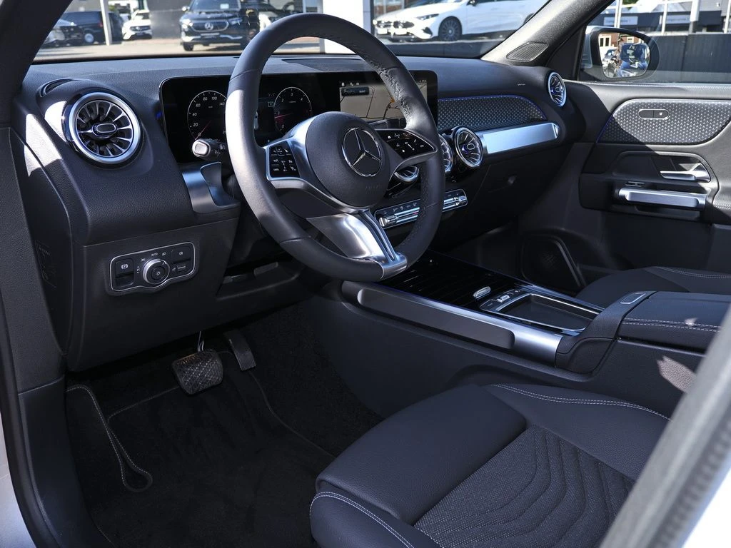 Mercedes-Benz-GLB 200 d-image-8