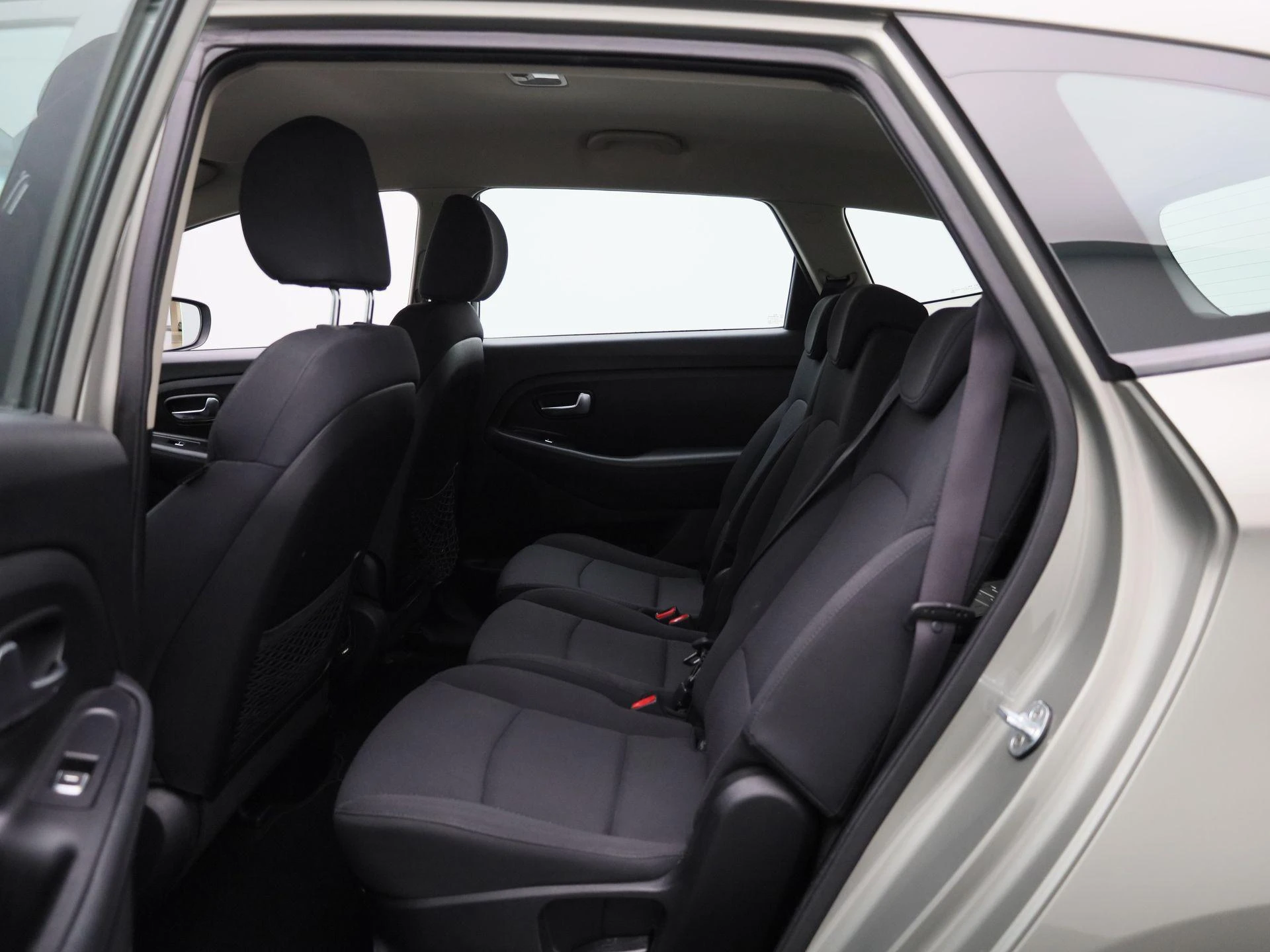 Kia-Carens-image-9