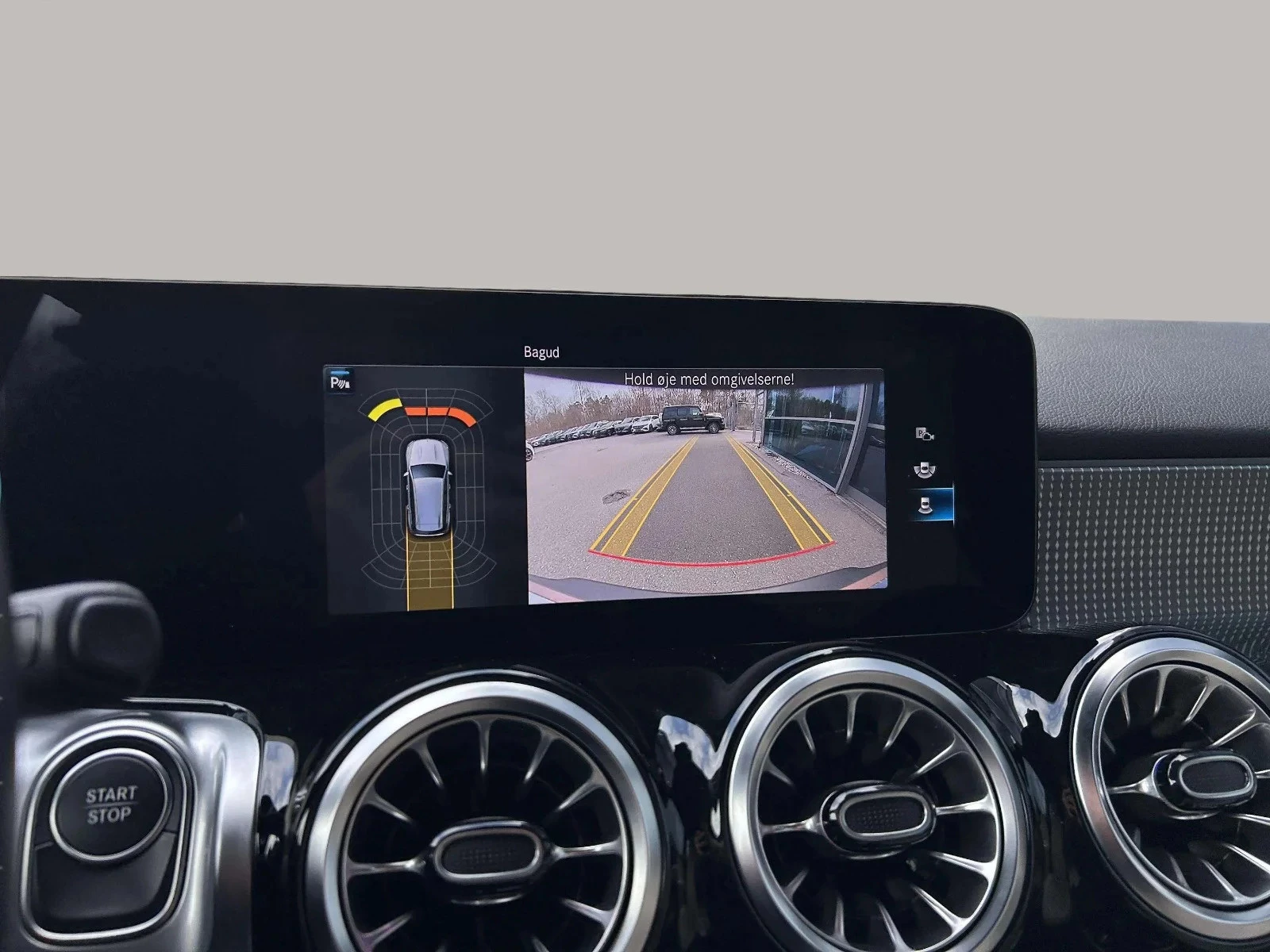 Mercedes-Benz-EQB-image-18