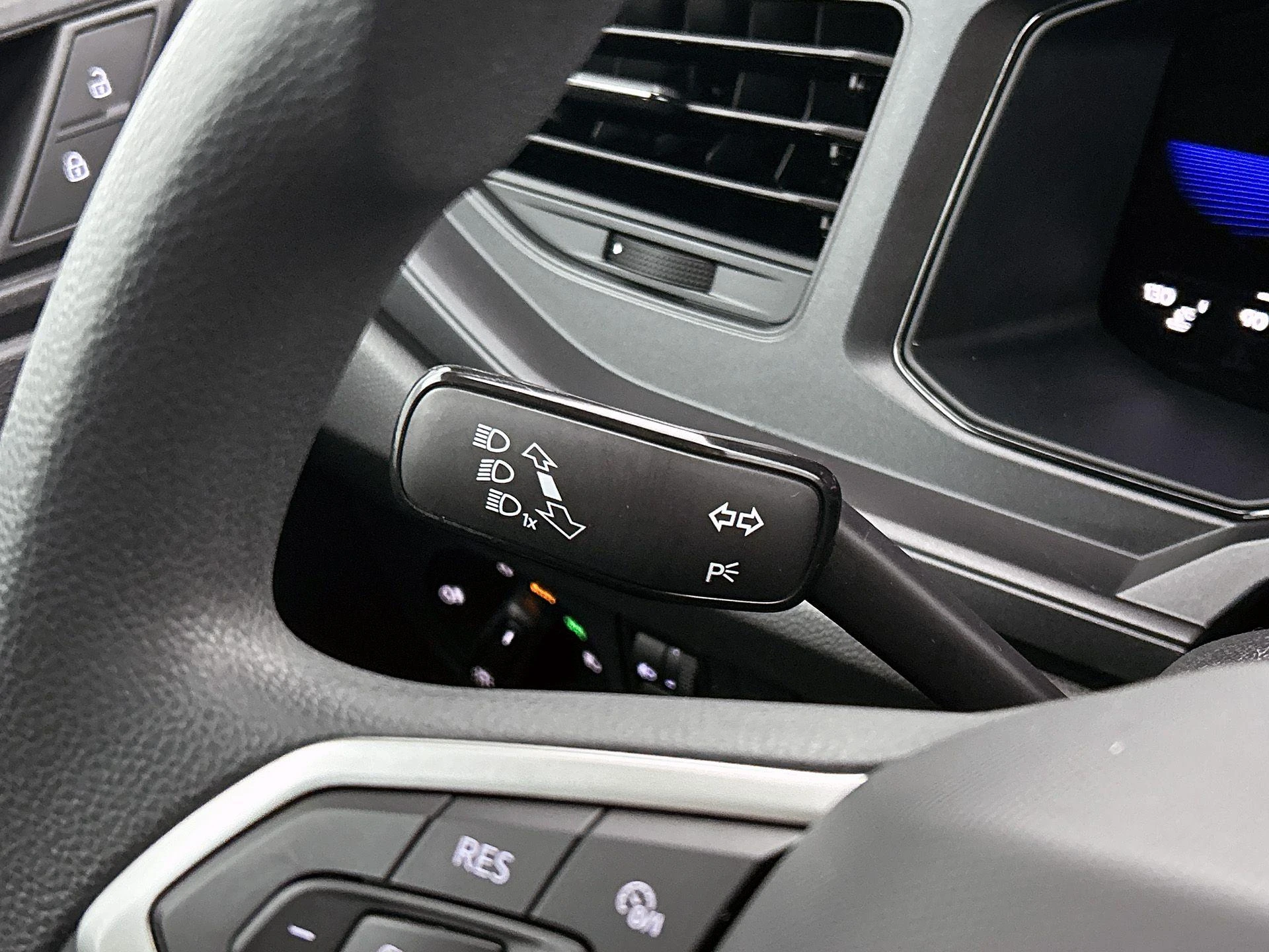 Volkswagen-Polo-image-8