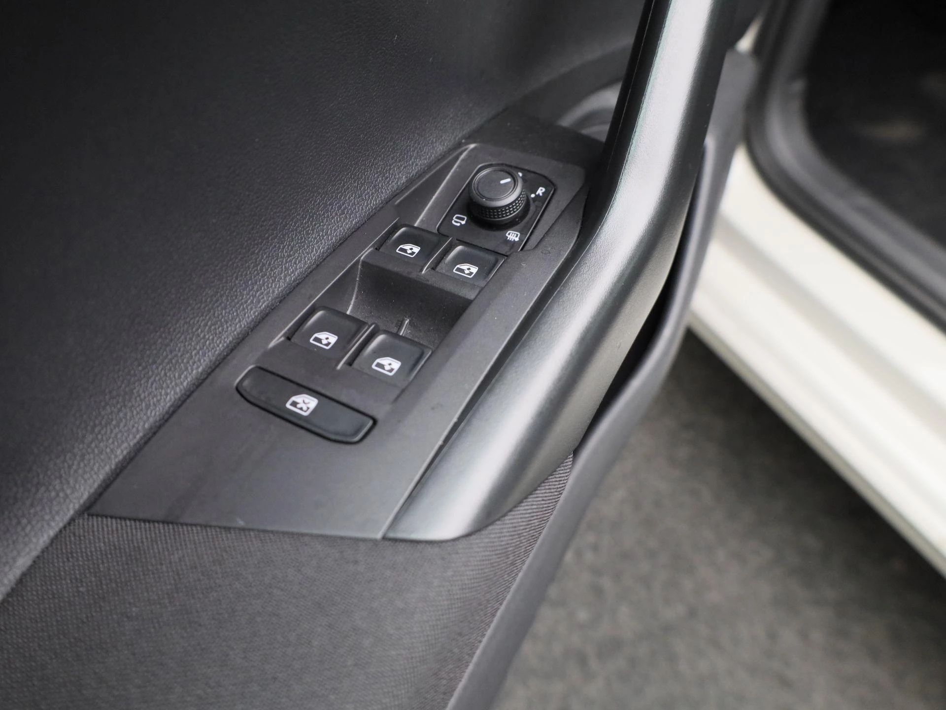 Volkswagen-Polo-image-26