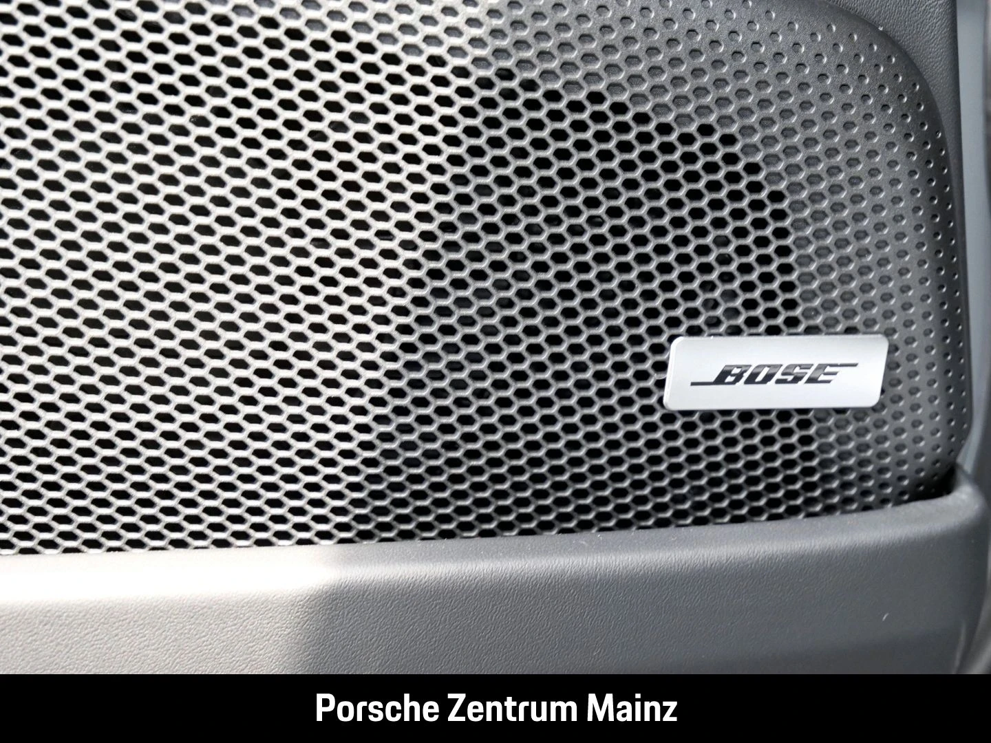 Porsche-Panamera-image-26
