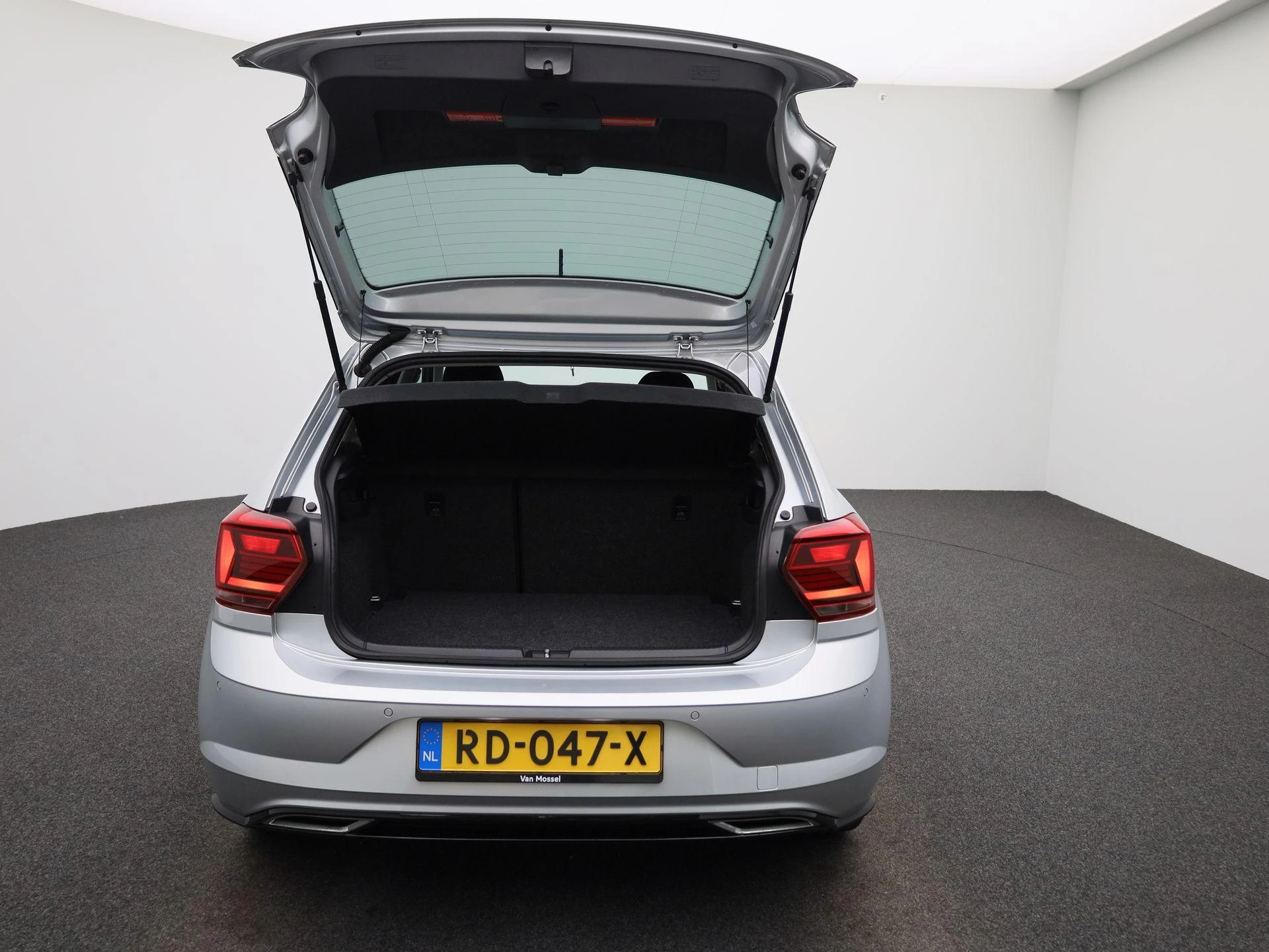Volkswagen-Polo-image-10