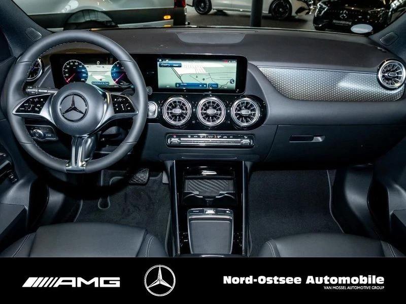 Mercedes-Benz GLA 180 PROGRESSIVE NIGHT PANO AHK DISTRON SOUND Progressive