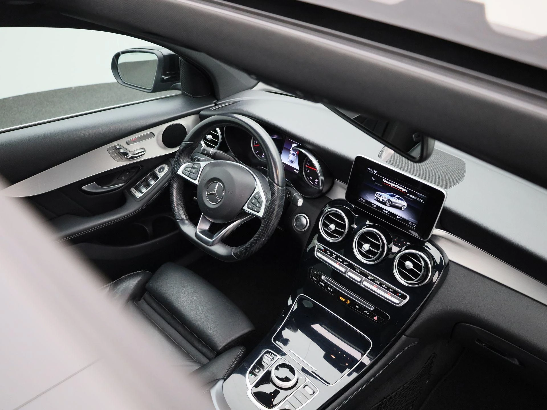 Mercedes-Benz-GLC-image-36