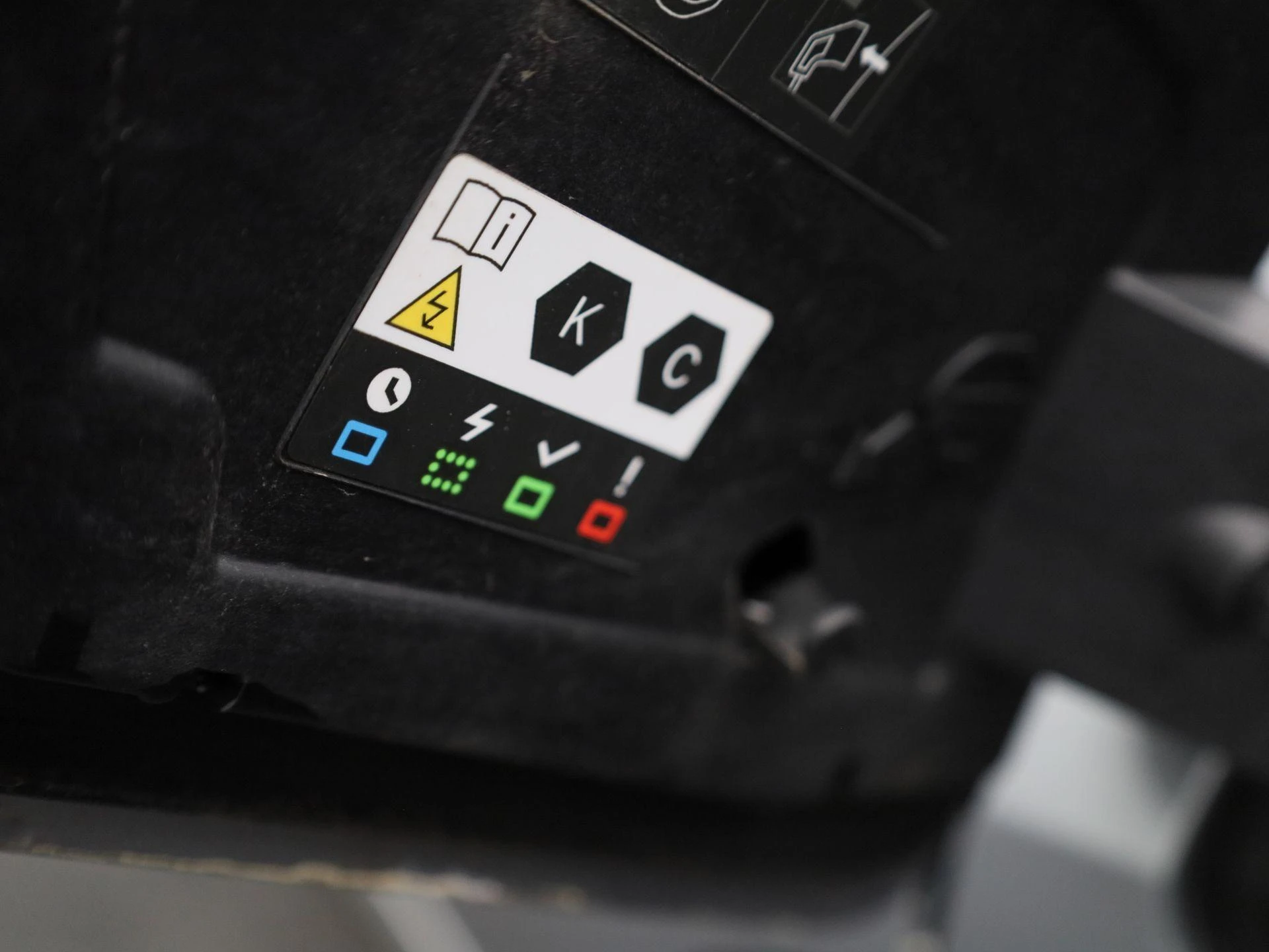 Peugeot-e-2008-image-13