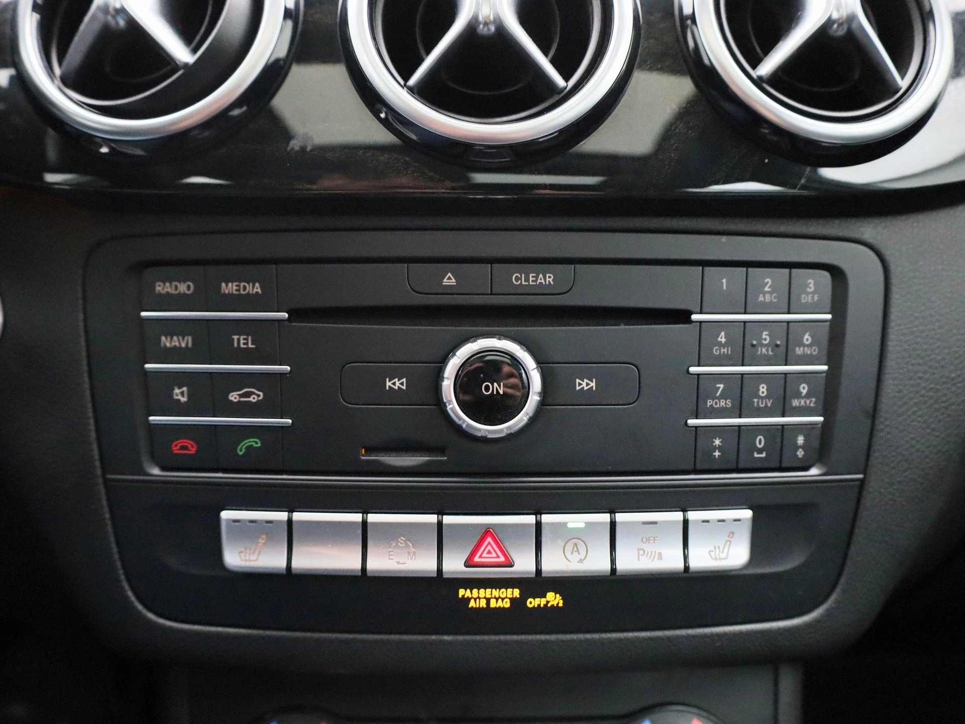 Mercedes-Benz-B-Klasse-image-16