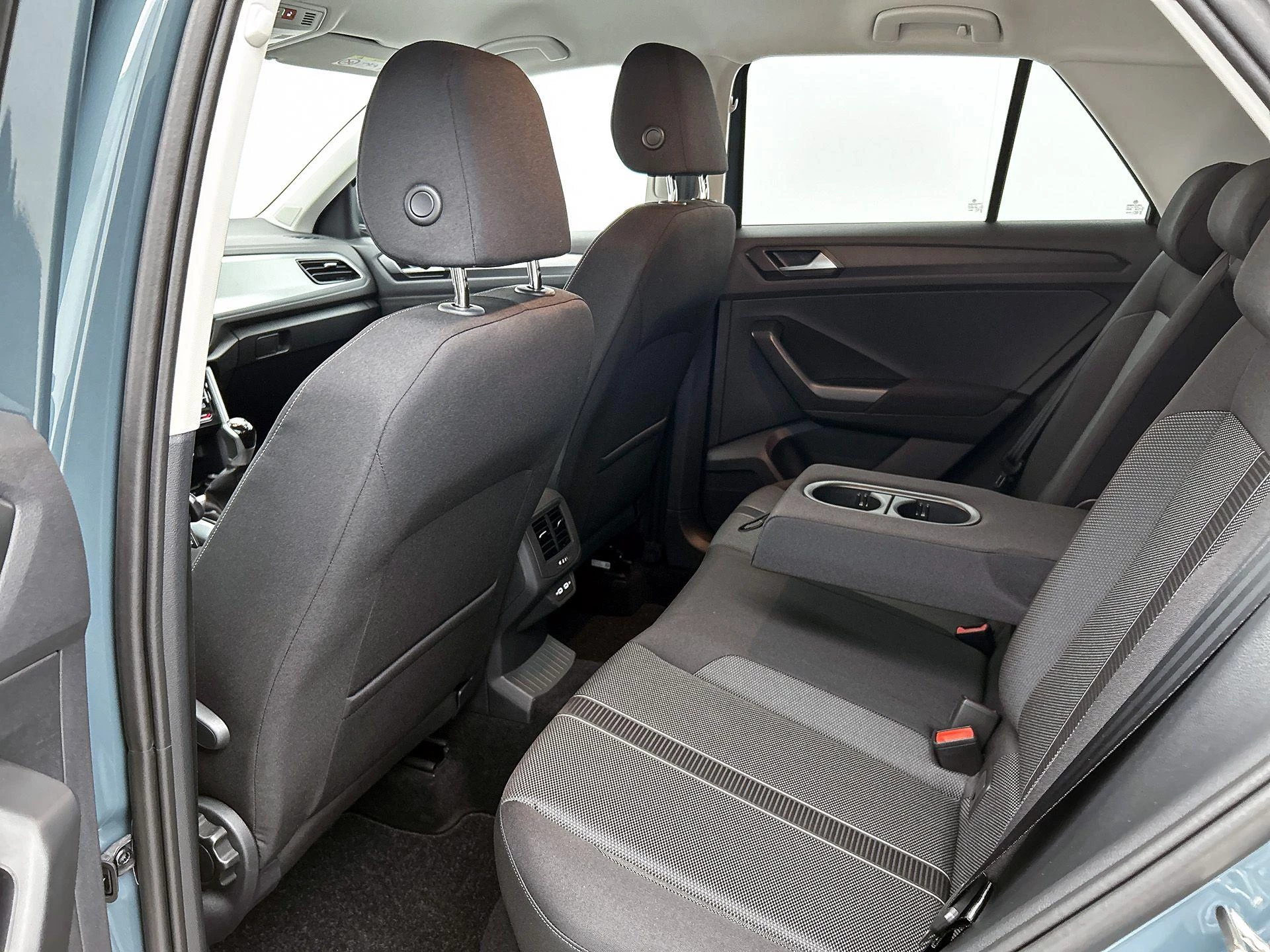 Volkswagen-T-Roc-image-25