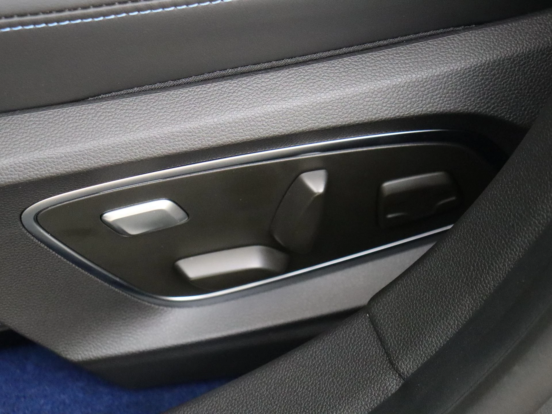 Renault-Megane E-Tech-image-23