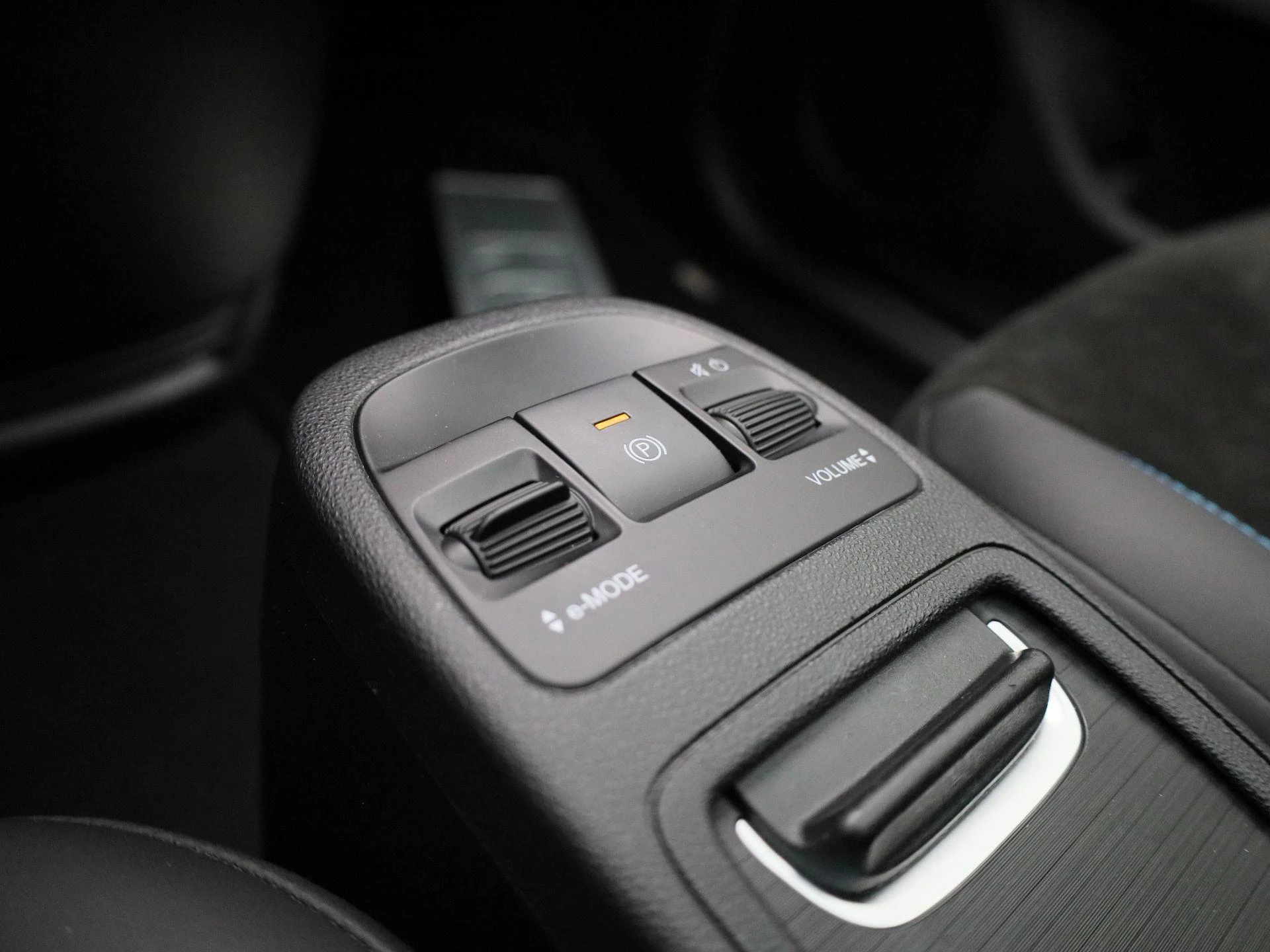 Abarth-500e-image-18