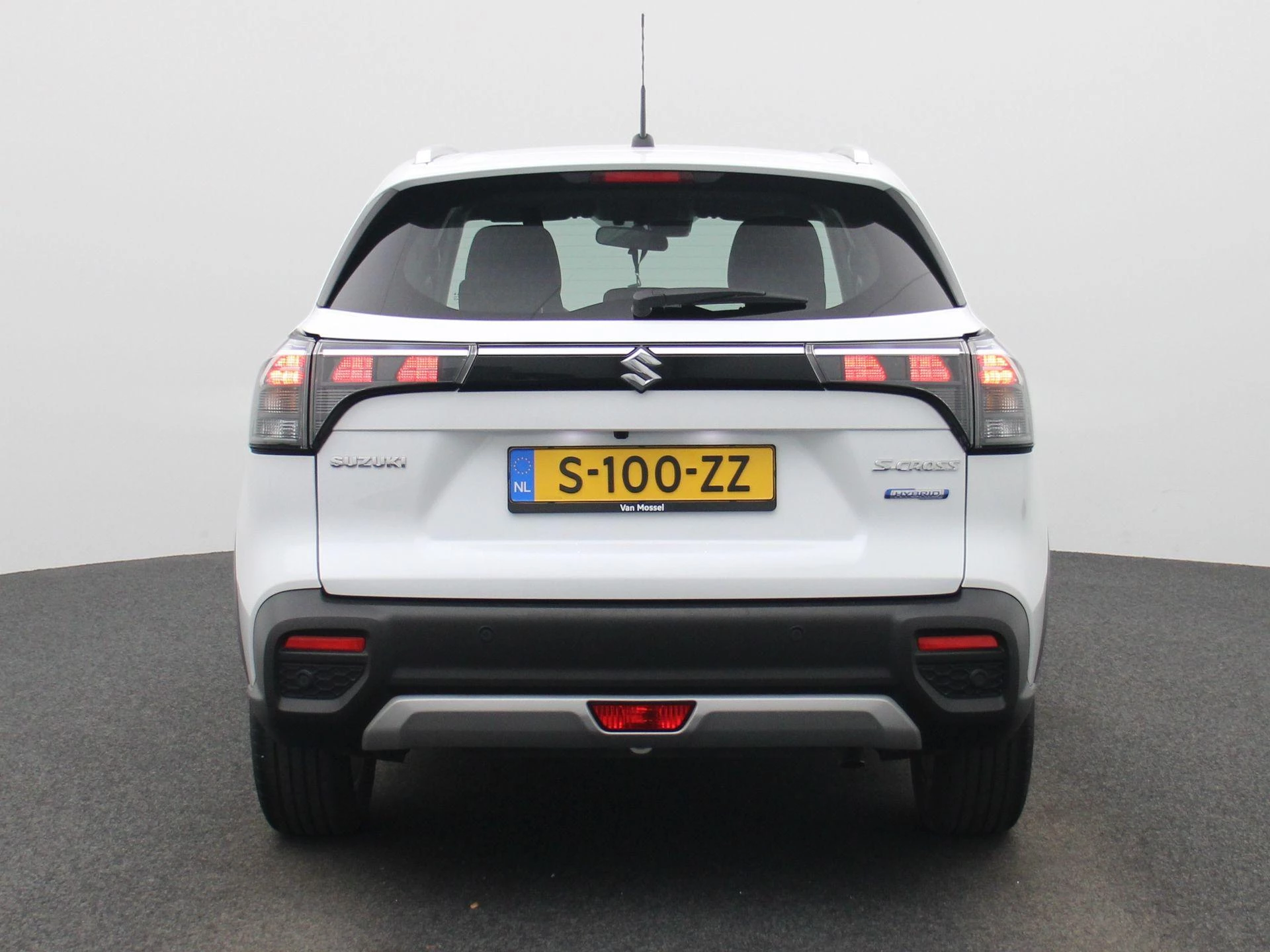 Suzuki-S-Cross-image-4