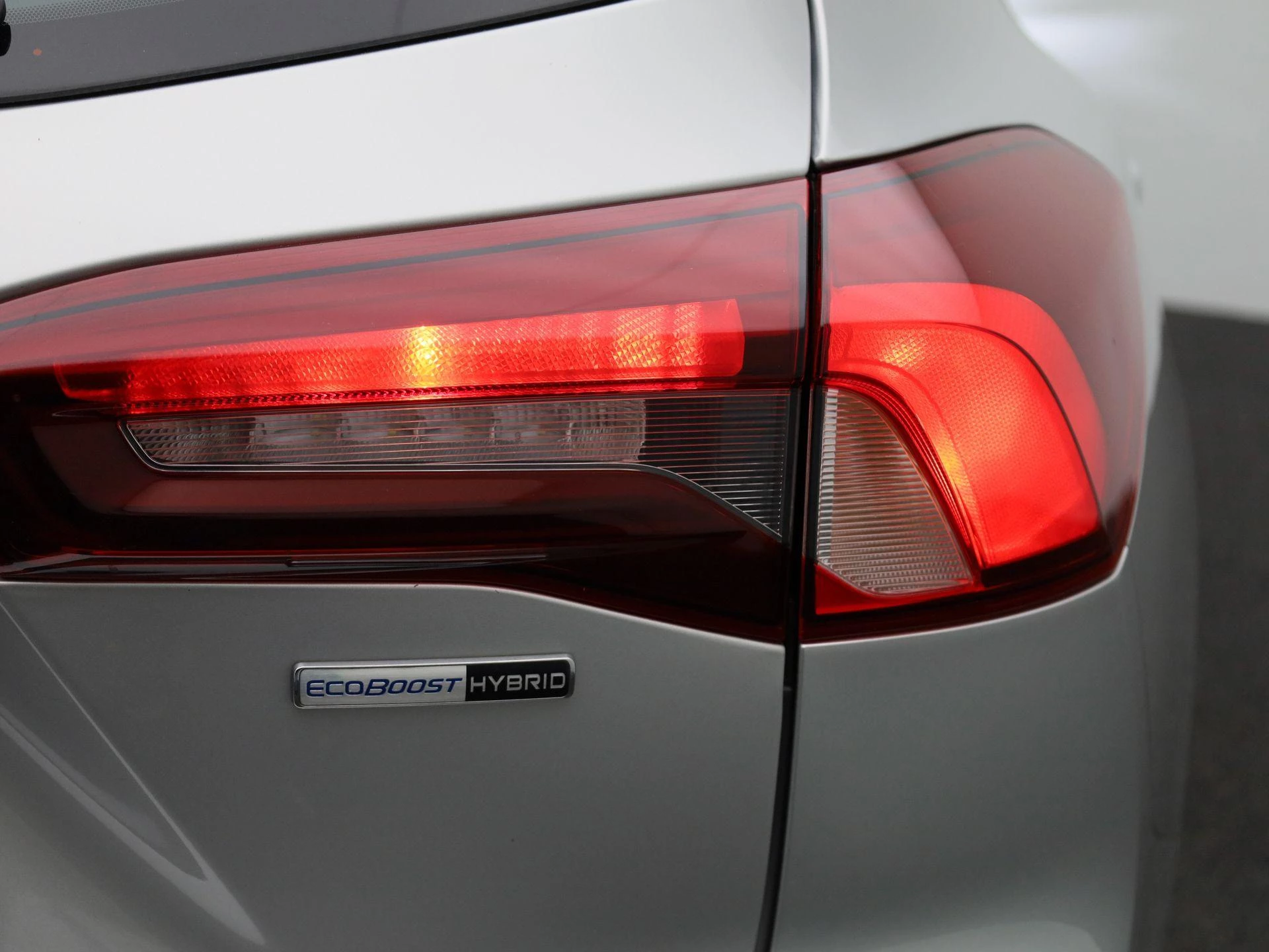 Ford Focus Wagon 1.0 EcoBoost Hybrid Connected