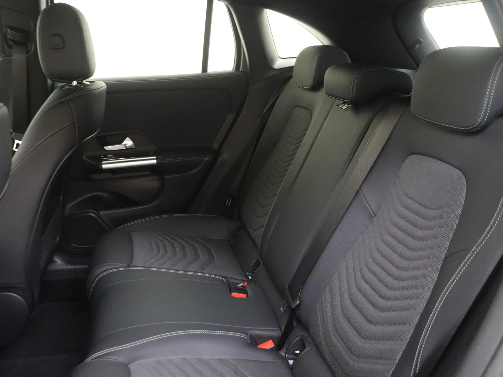 Mercedes-Benz-GLA-image-15