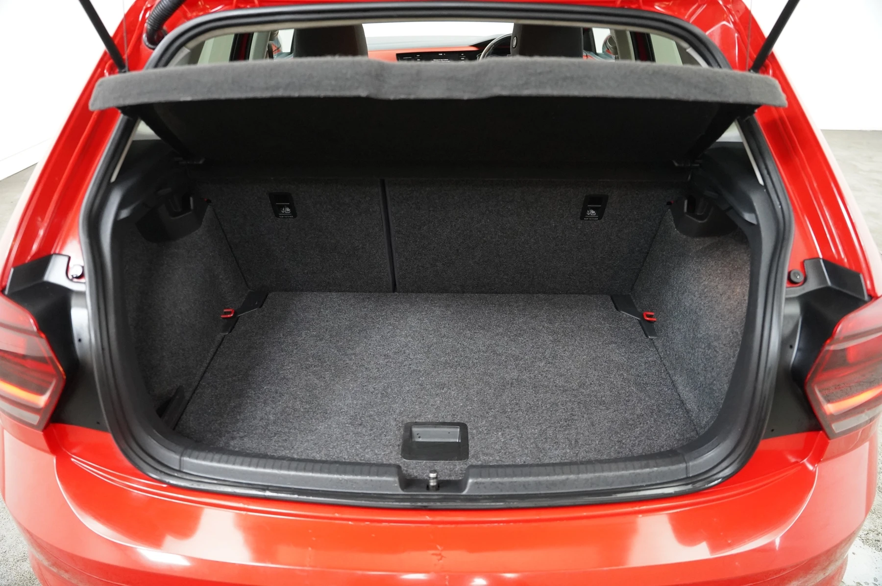 Volkswagen-Polo-image-12