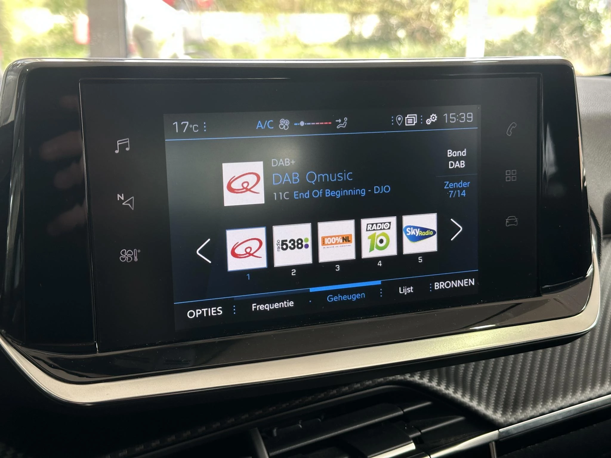 Peugeot-208-image-16