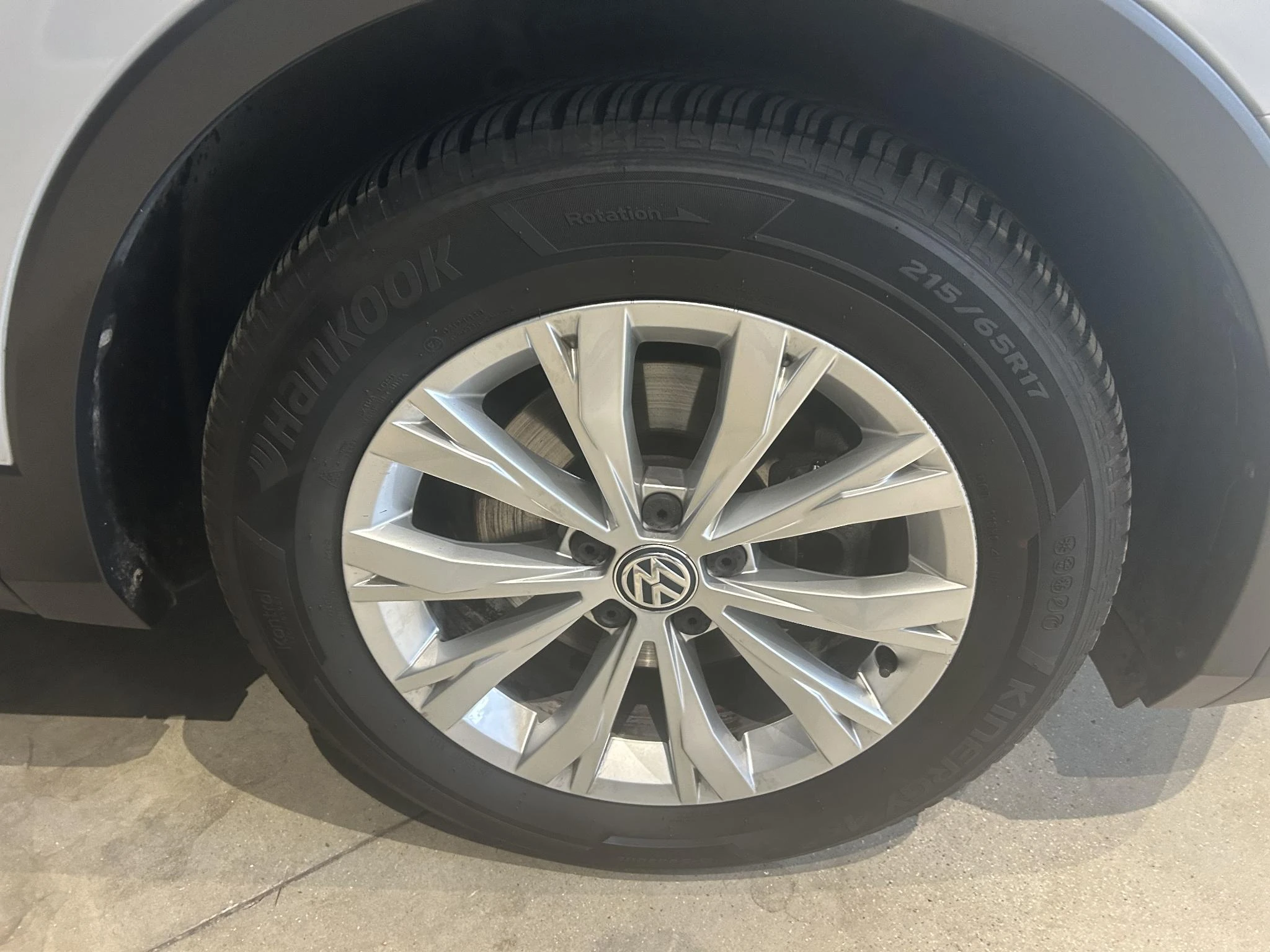 Volkswagen-Tiguan-image-13