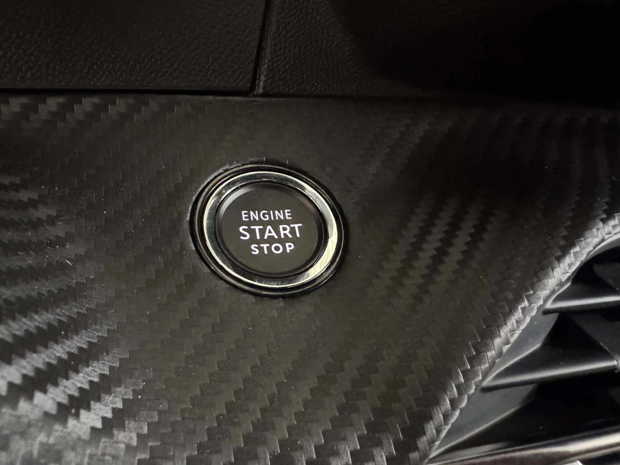 Peugeot-e-208-image-18