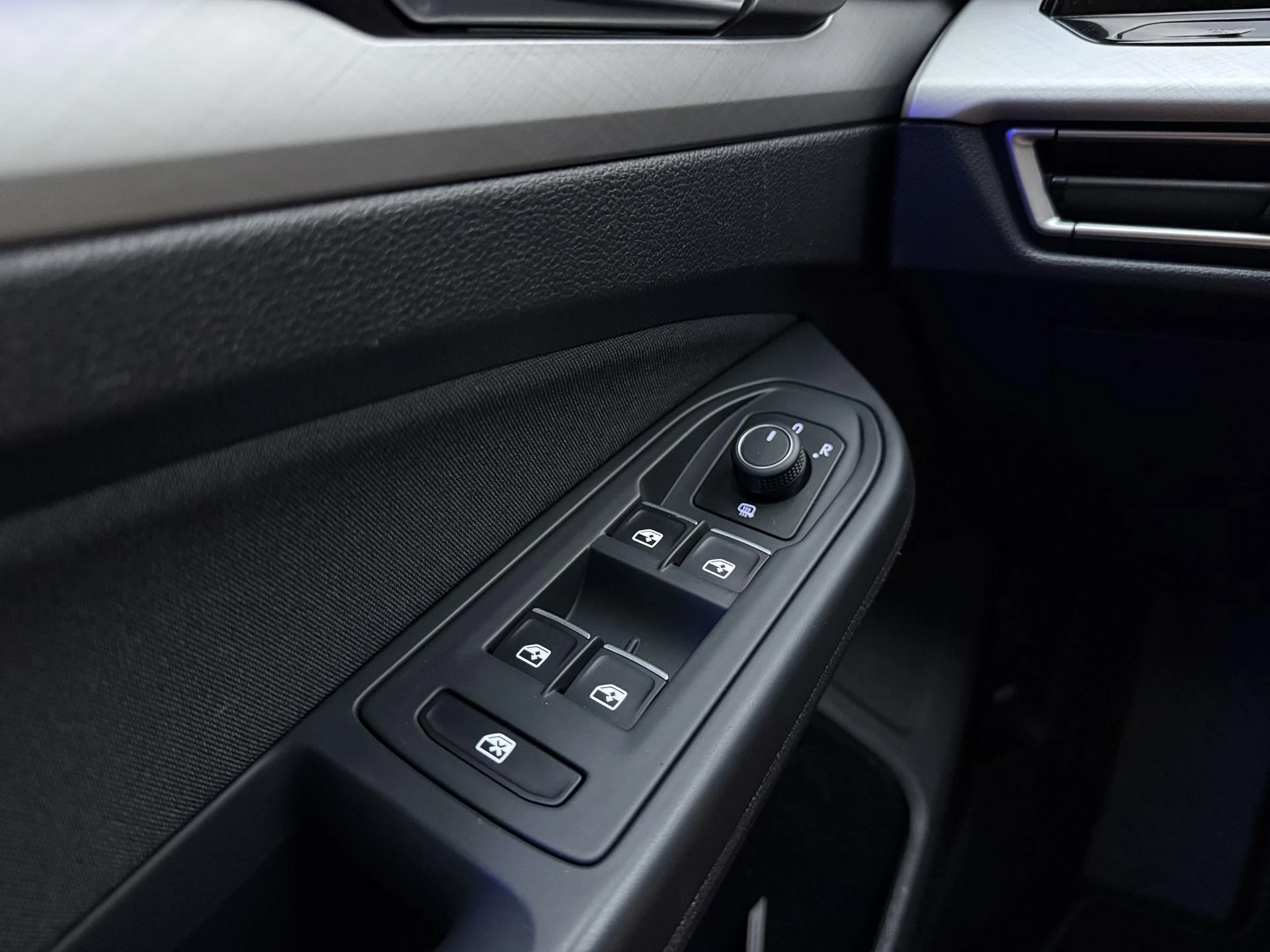 Volkswagen-Golf-image-15
