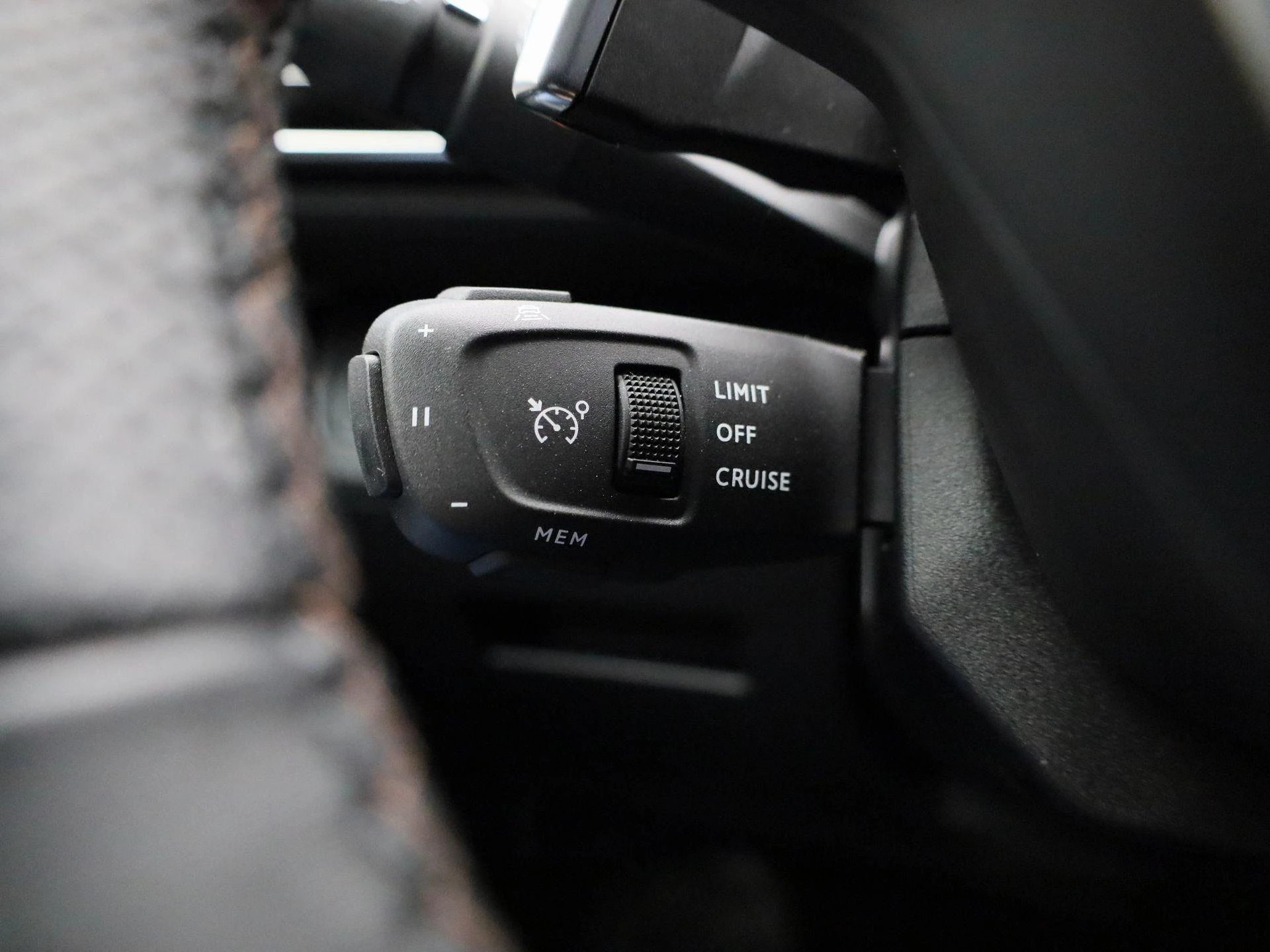 Peugeot 3008 1.6 HYBRID4 300 e-Auto8 GT