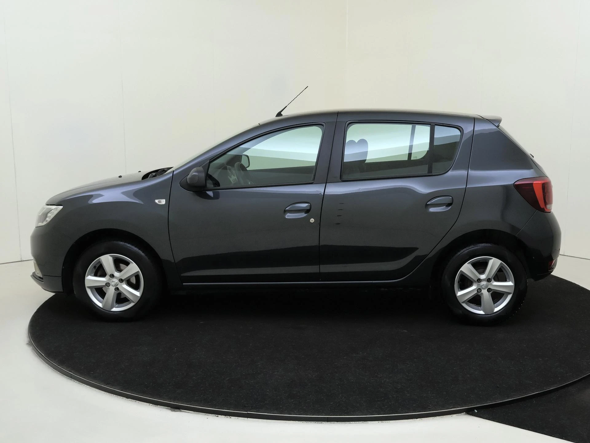 Dacia-Sandero-image-7