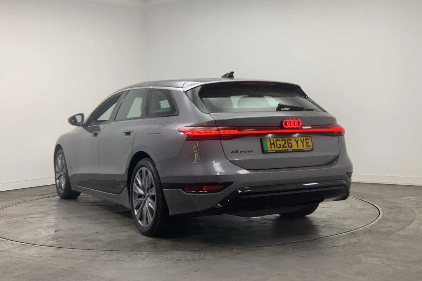 Audi-A6 Avant e-tron-image-2