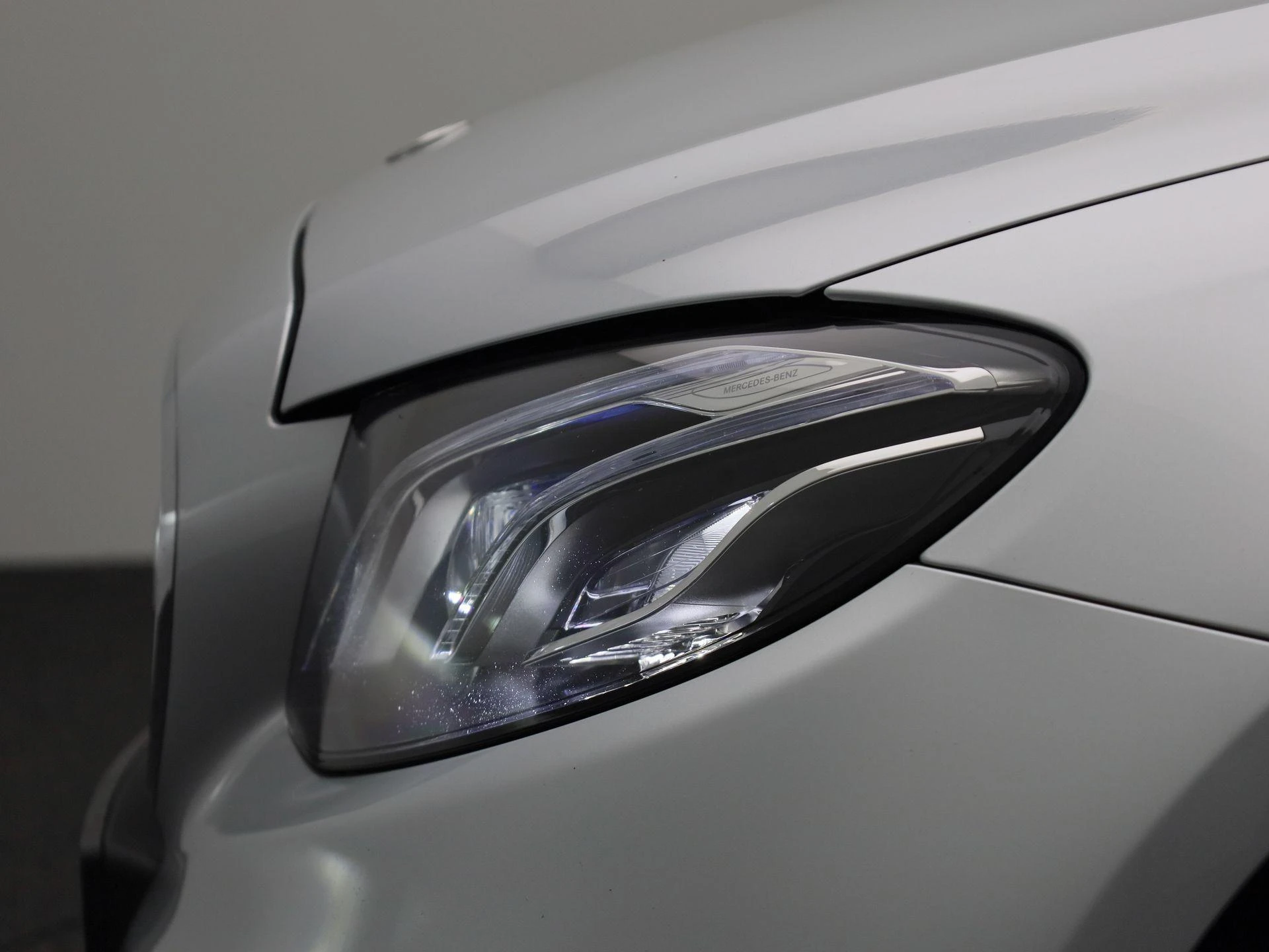 Mercedes-Benz-E-Klasse-image-16