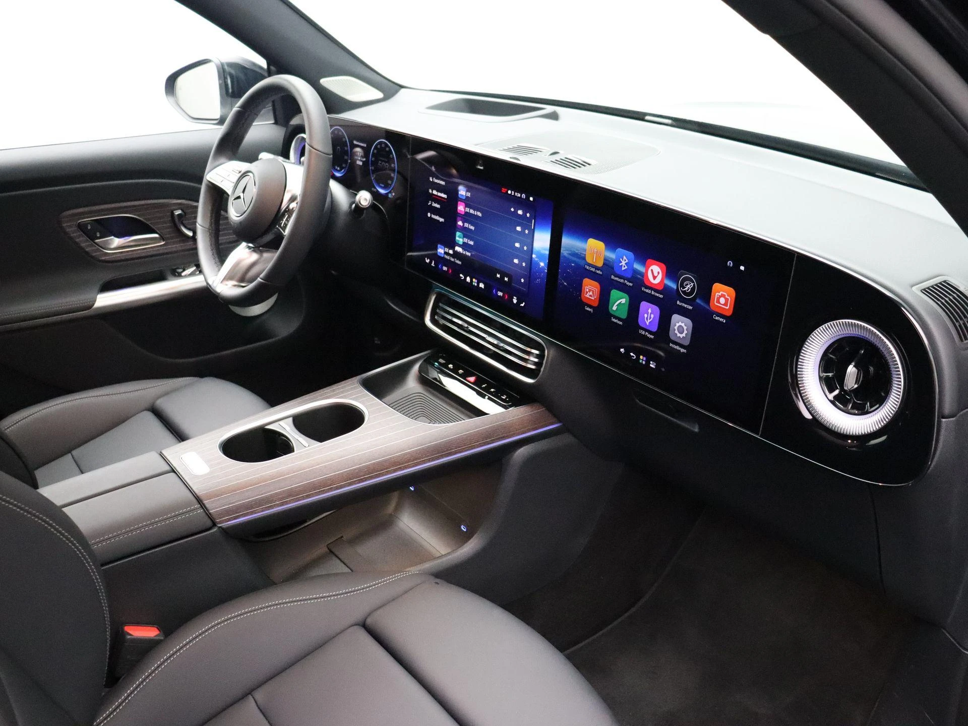 Mercedes-Benz-GLB-image-32