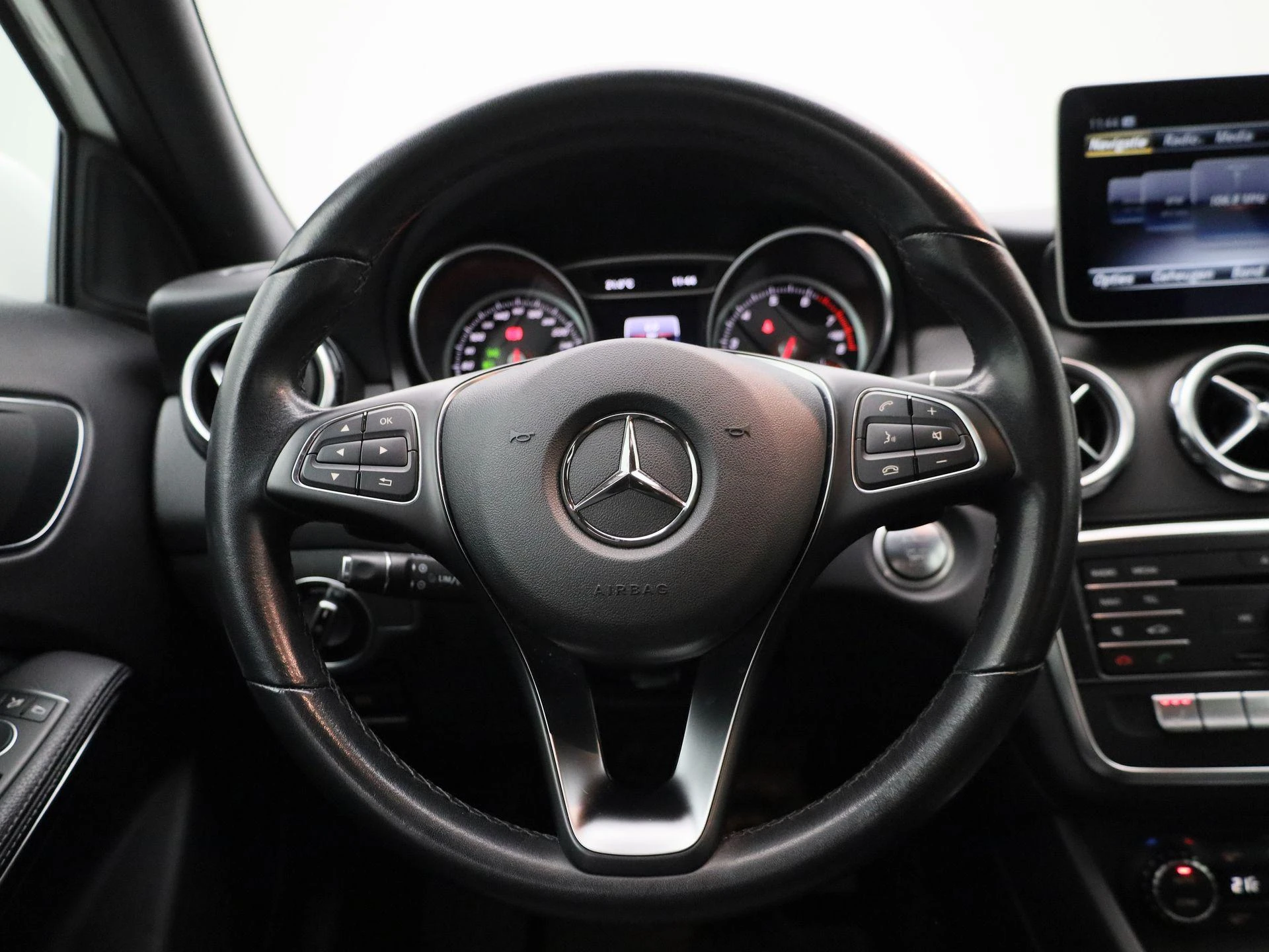 Mercedes-Benz GLA 180 Business Solution Limited