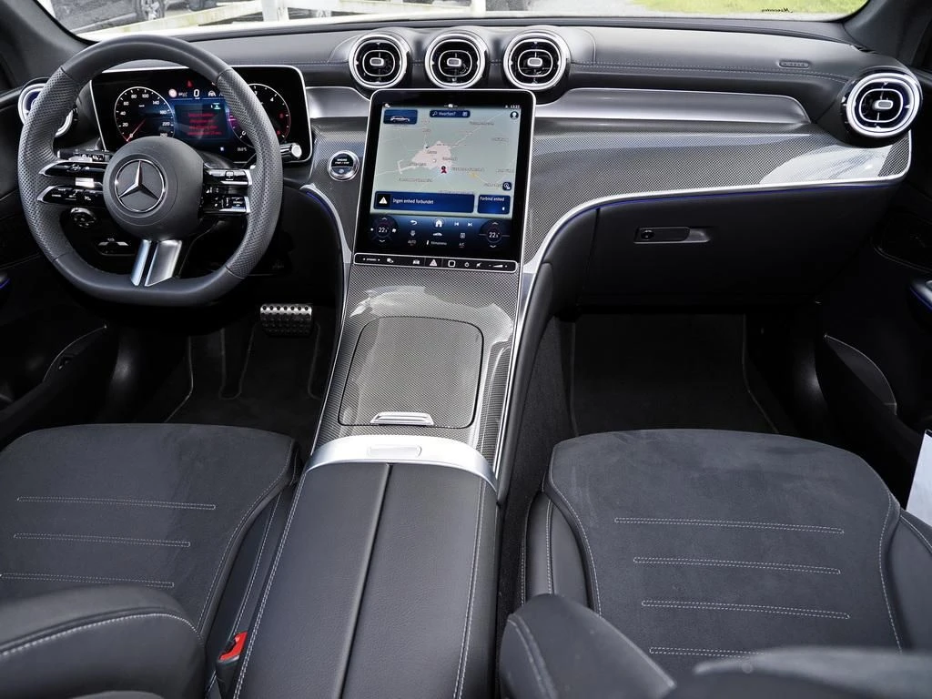 Mercedes-Benz-GLC 300 d-image-13
