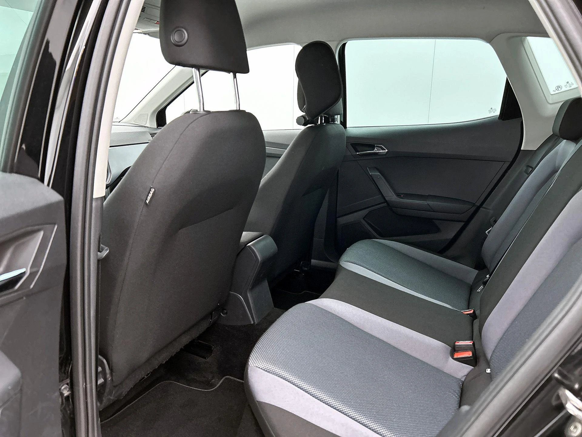 SEAT-Arona-image-26