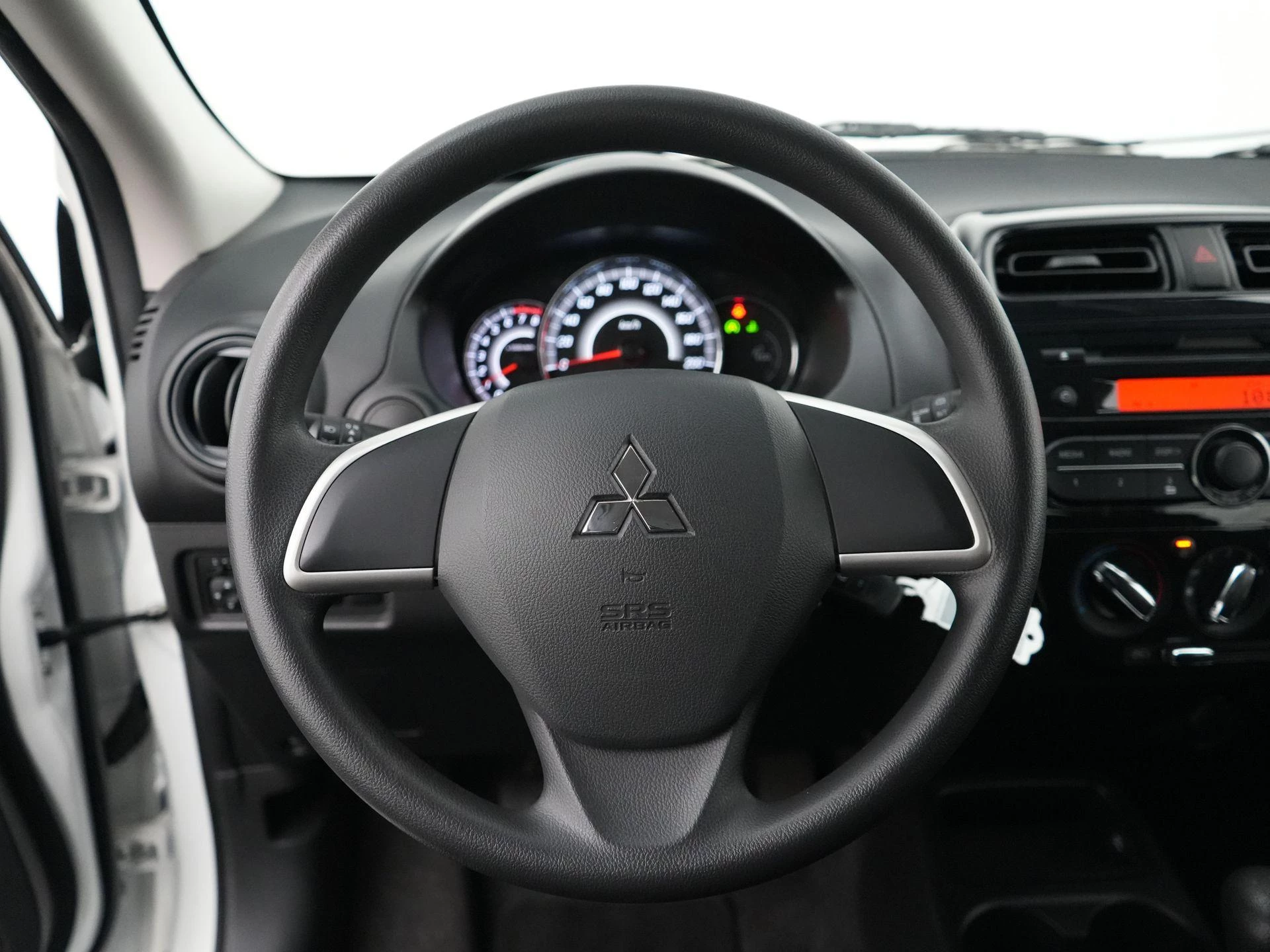 Mitsubishi-Space Star-image-15
