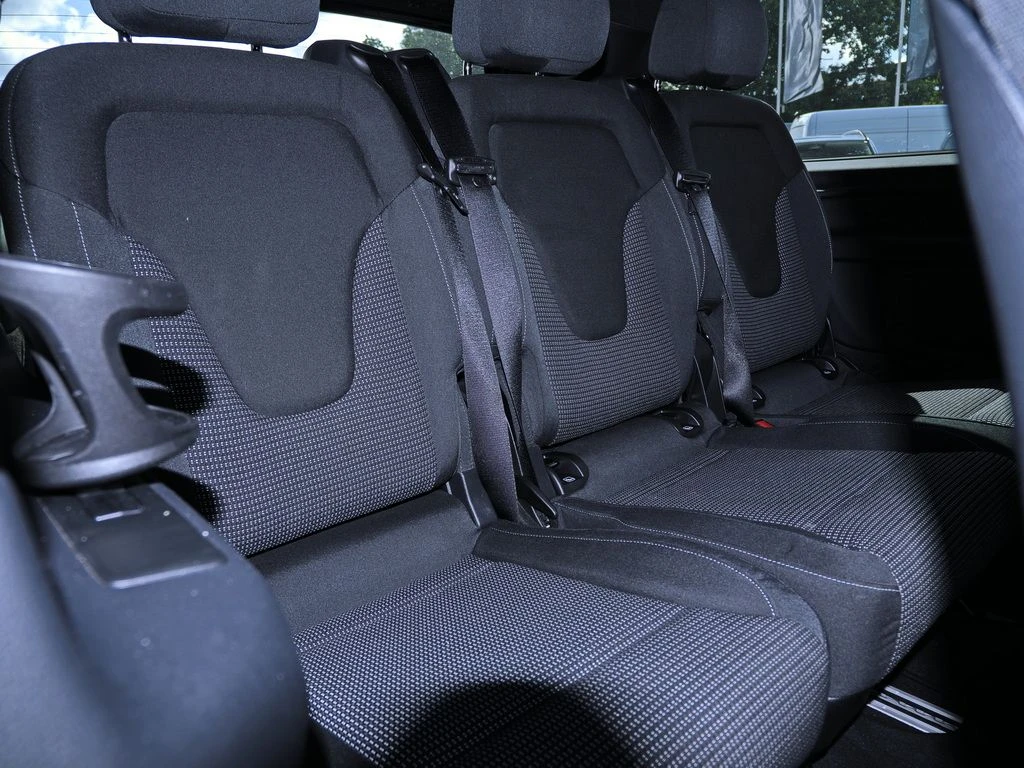 Mercedes-Benz-V-Klasse 220-image-10