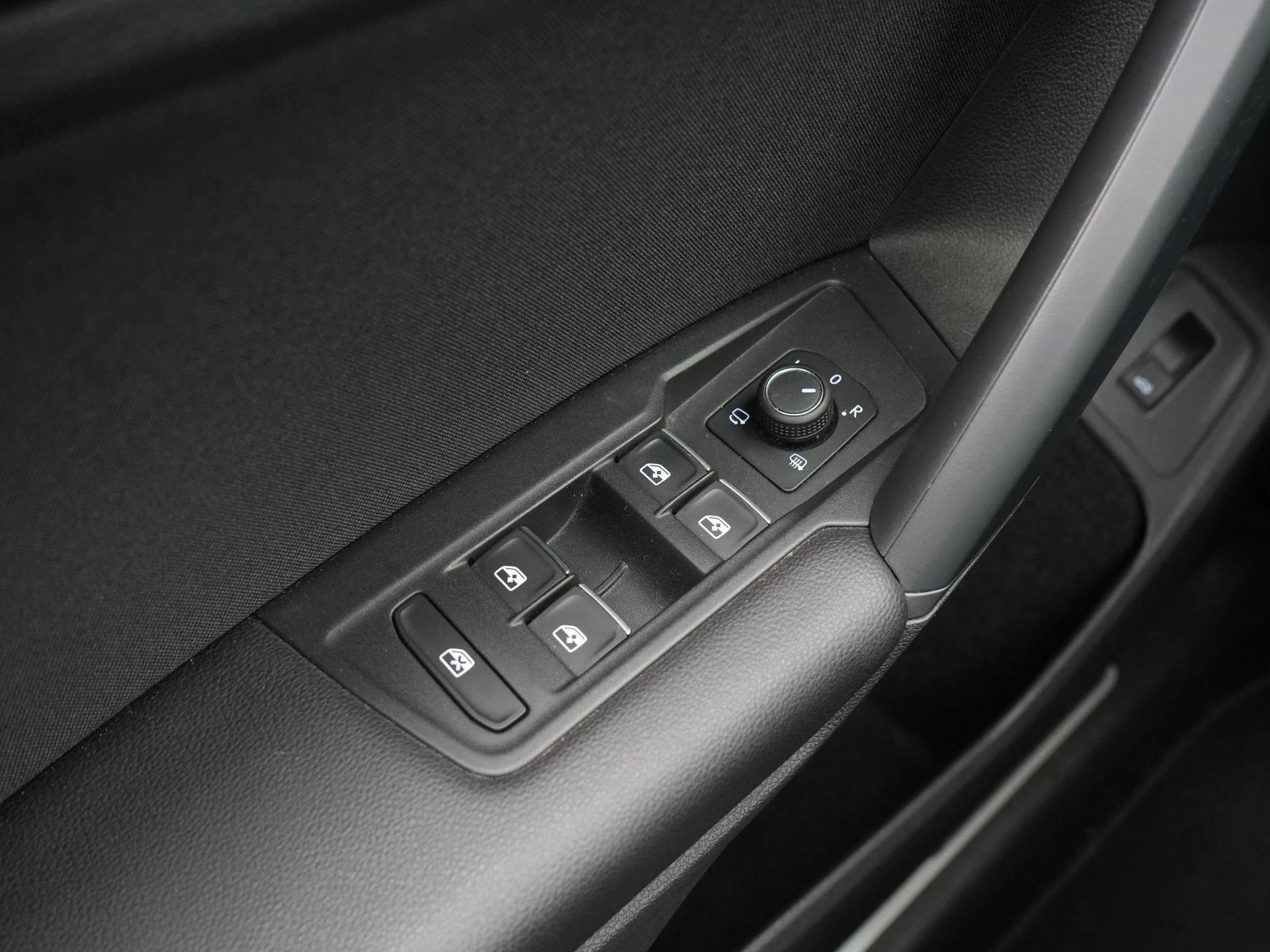 Volkswagen-Tiguan-image-33